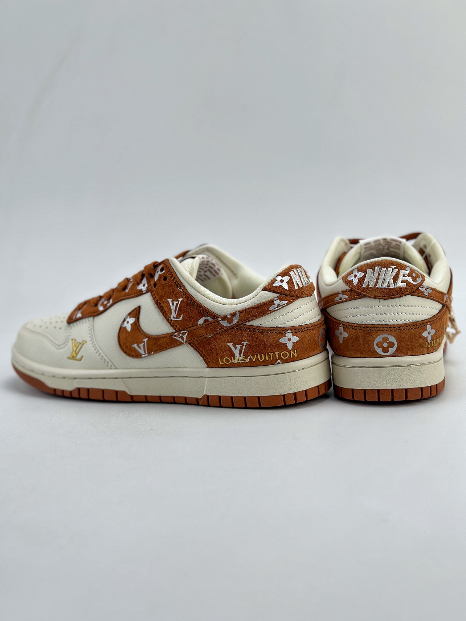 Nike SB Dunk Low x Louis Vuitton 米白红棕 XD6188-030