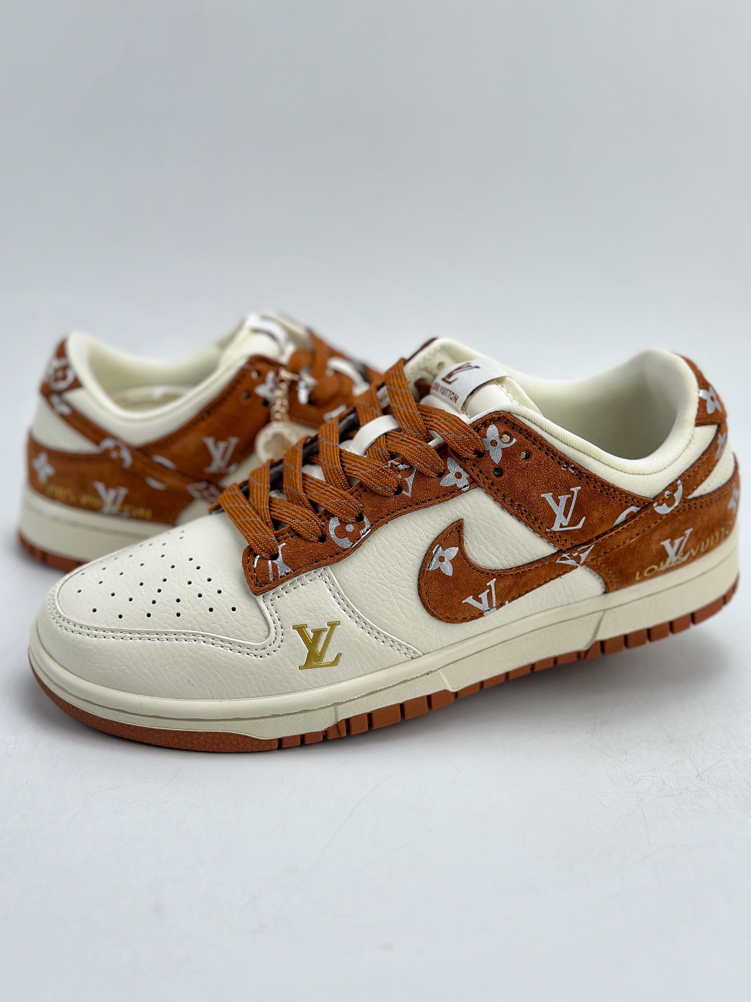 Nike SB Dunk Low x Louis Vuitton 米白红棕 XD6188-030