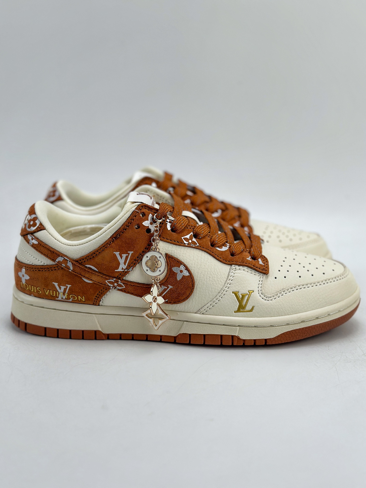 Nike SB Dunk Low x Louis Vuitton 米白红棕 XD6188-030