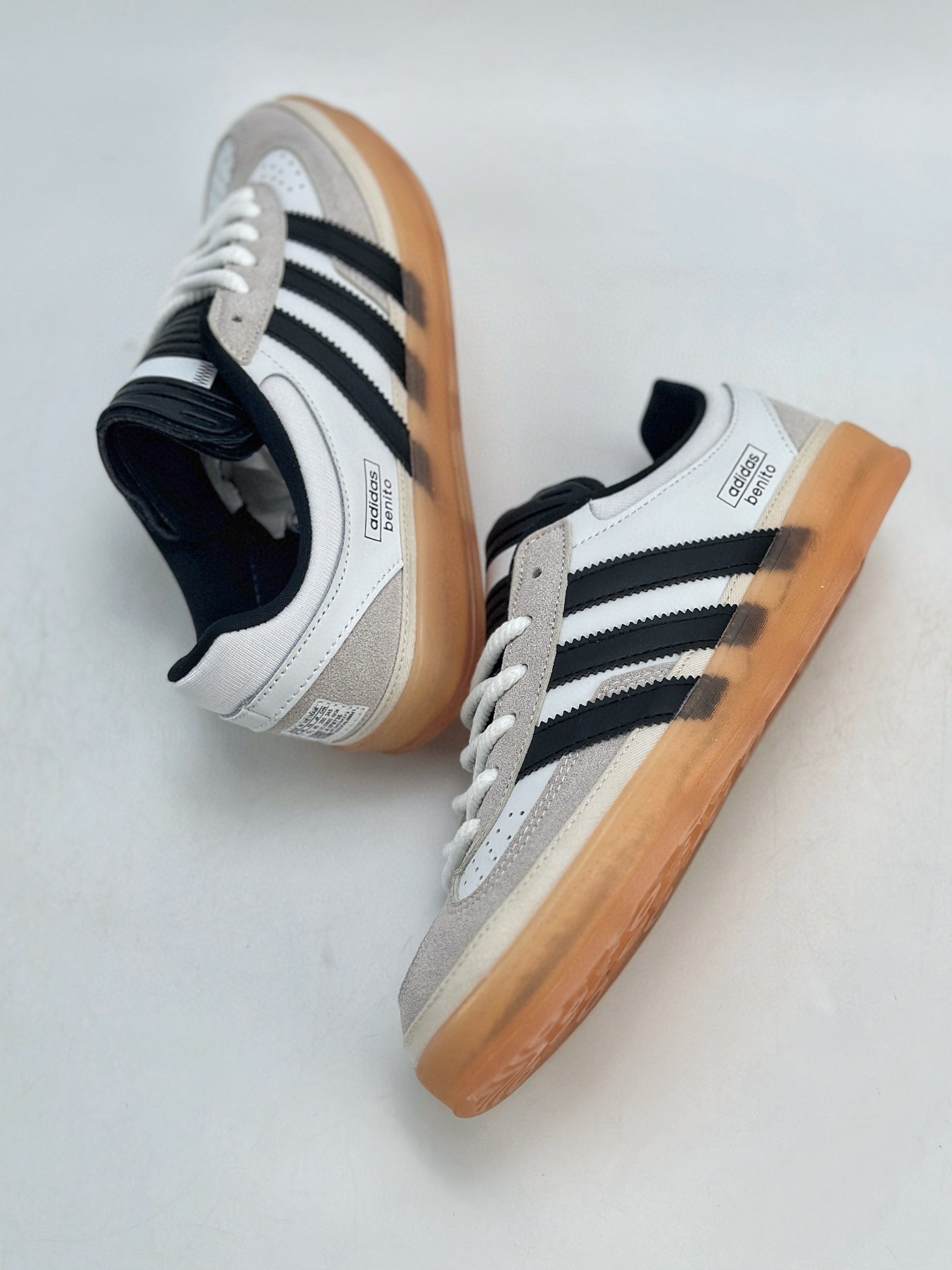 adidas Originals Gazelle INdoor x Bad Bunny 坏痞兔白黑三叶草休闲防滑耐磨低帮板鞋  IF9735