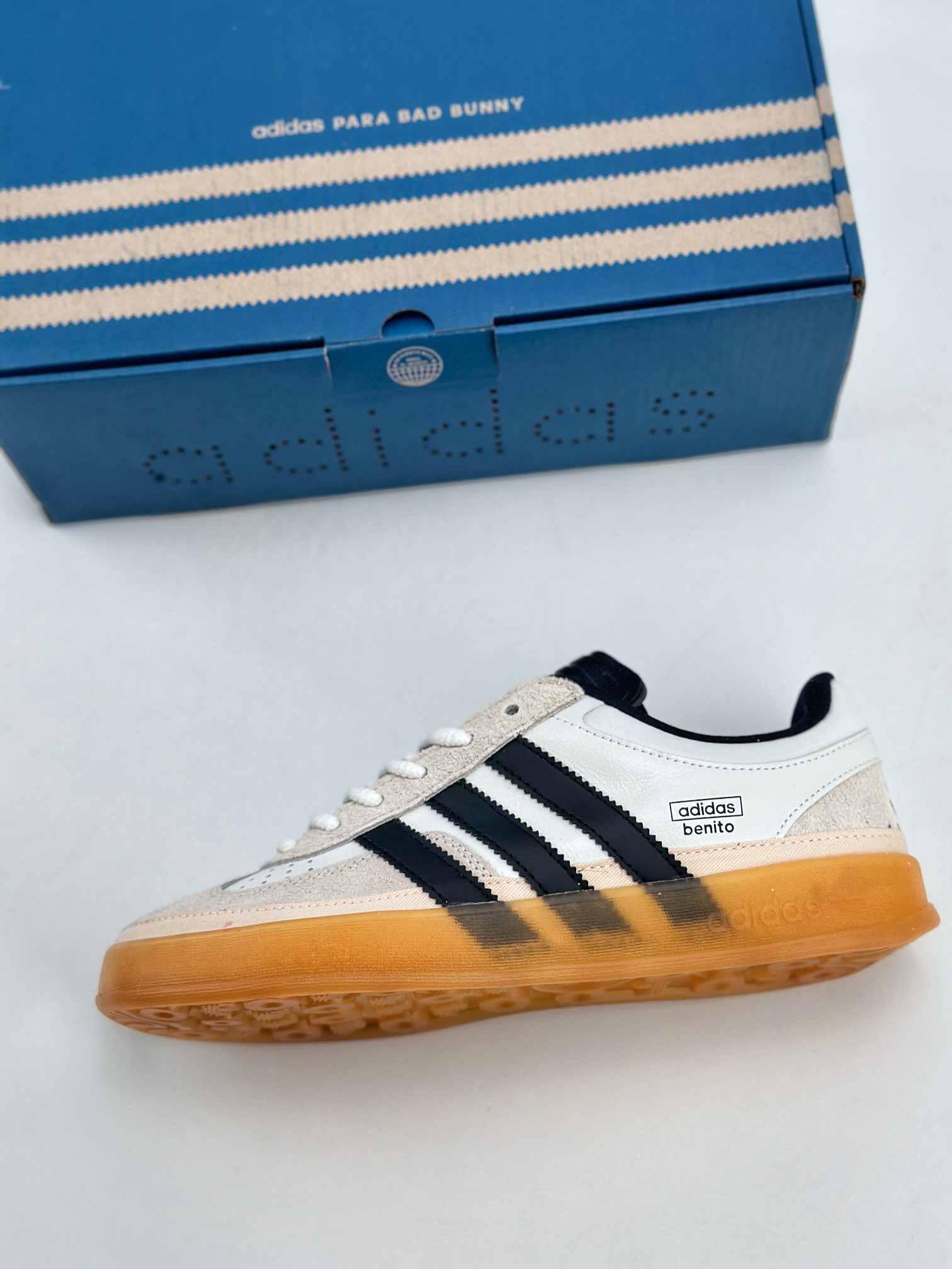 adidas Originals Gazelle INdoor x Bad Bunny 坏痞兔白黑三叶草休闲防滑耐磨低帮板鞋  IF9735