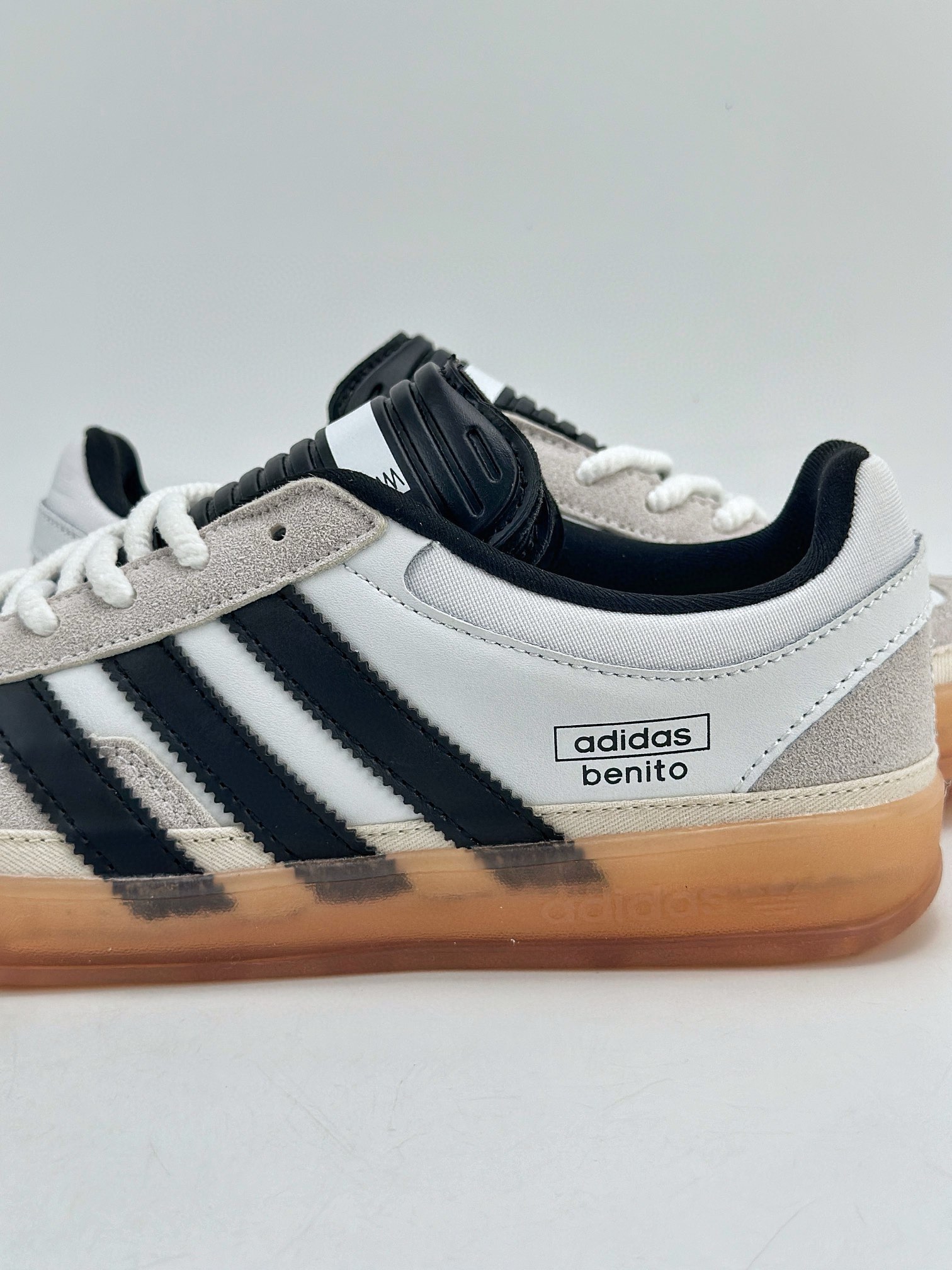 adidas Originals Gazelle INdoor x Bad Bunny 坏痞兔白黑三叶草休闲防滑耐磨低帮板鞋  IF9735