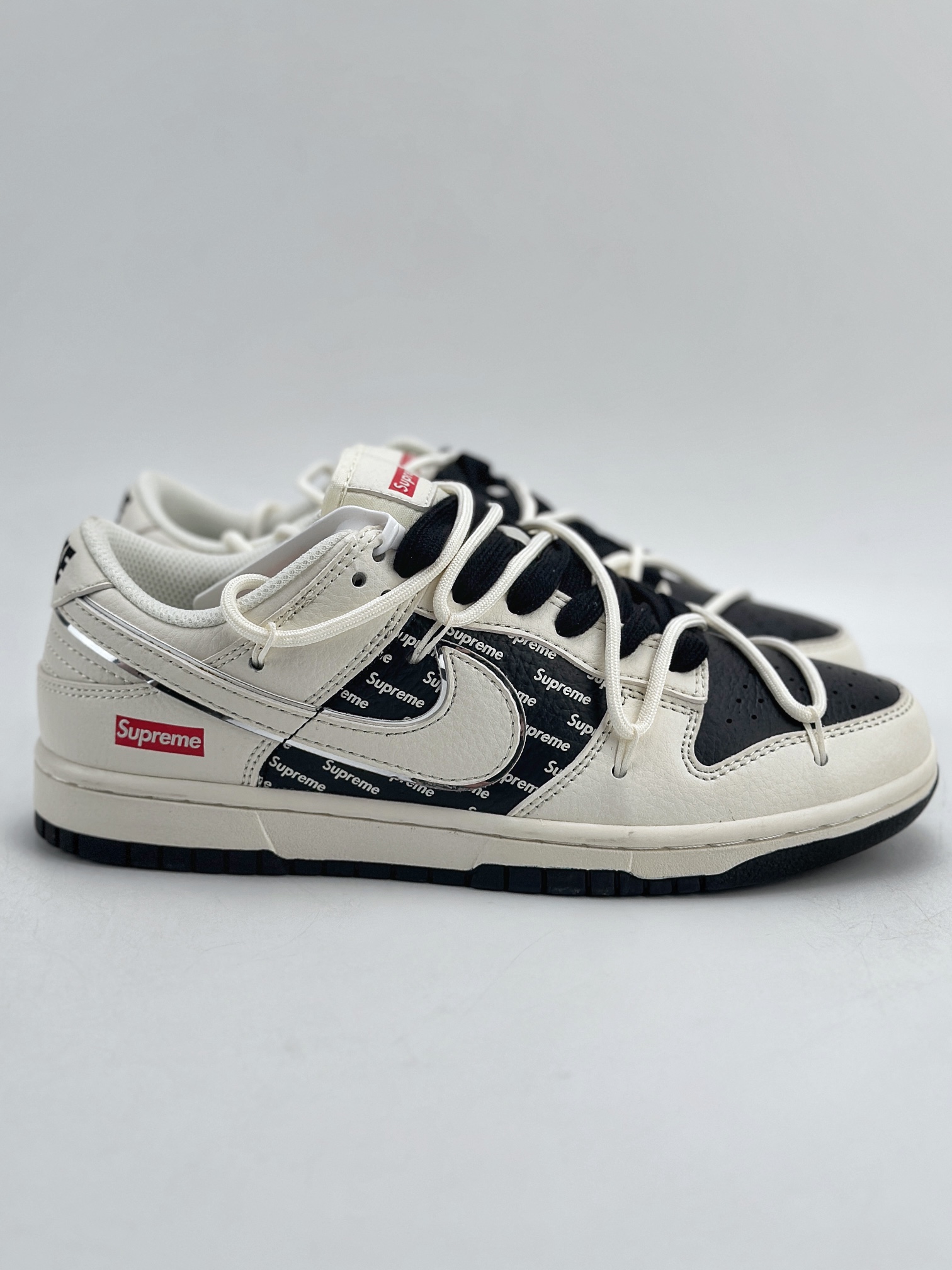 Nike SB Dunk Low x Supreme 白黑绑带 JJ5688-105