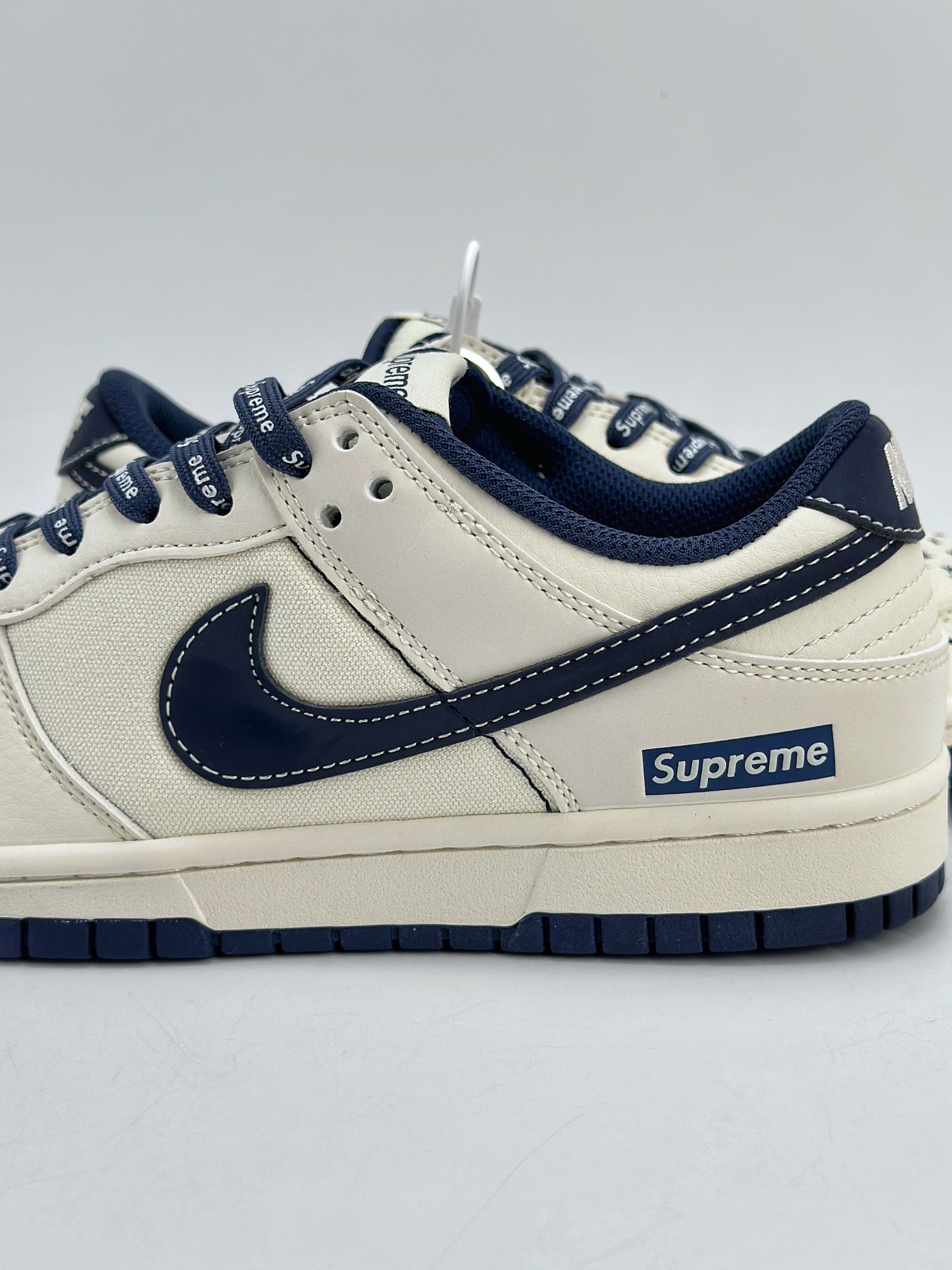 Nike SB Dunk Low x Supreme 米白藏蓝 BB6698-511