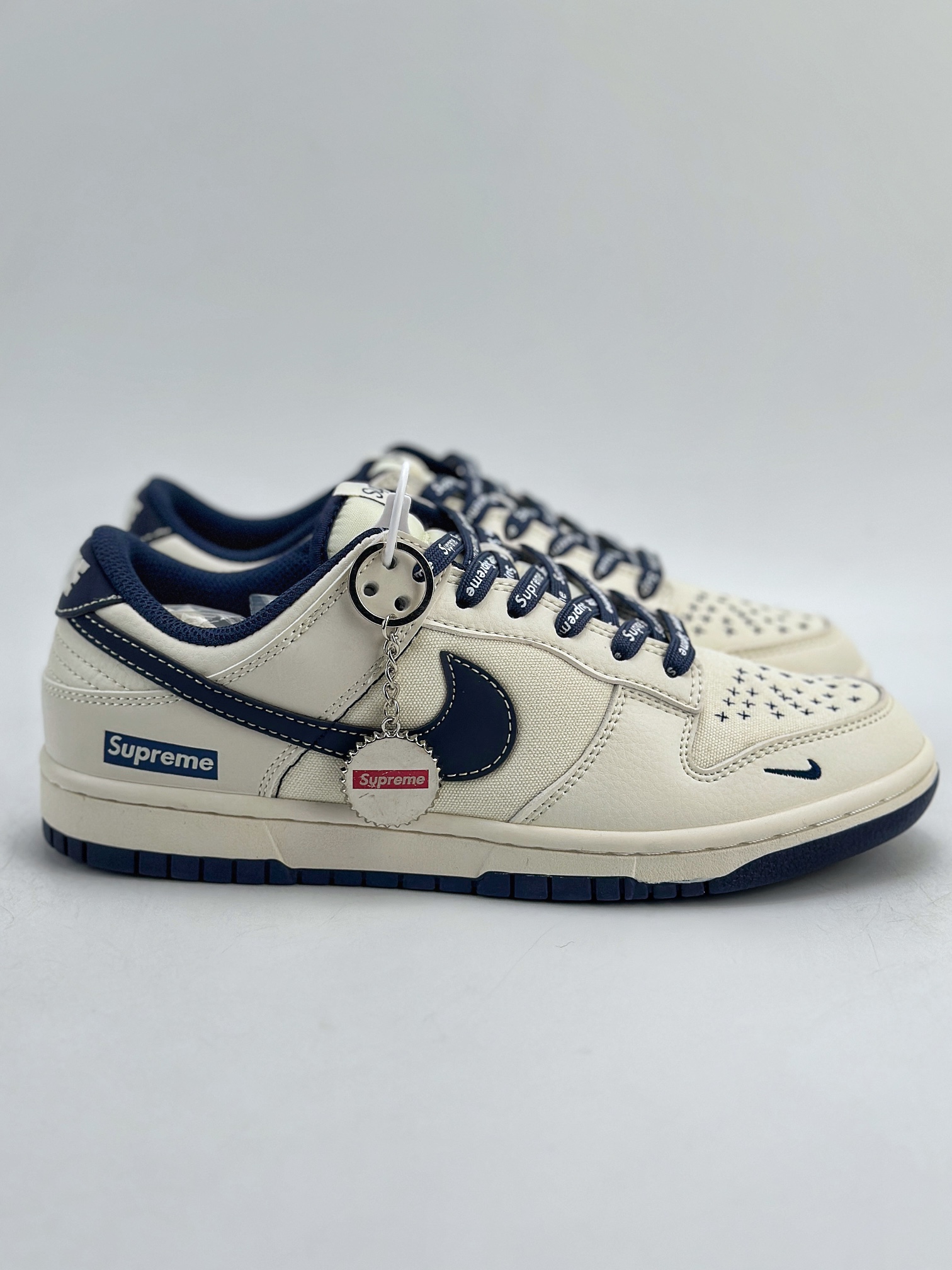 Nike SB Dunk Low x Supreme 米白藏蓝 BB6698-511