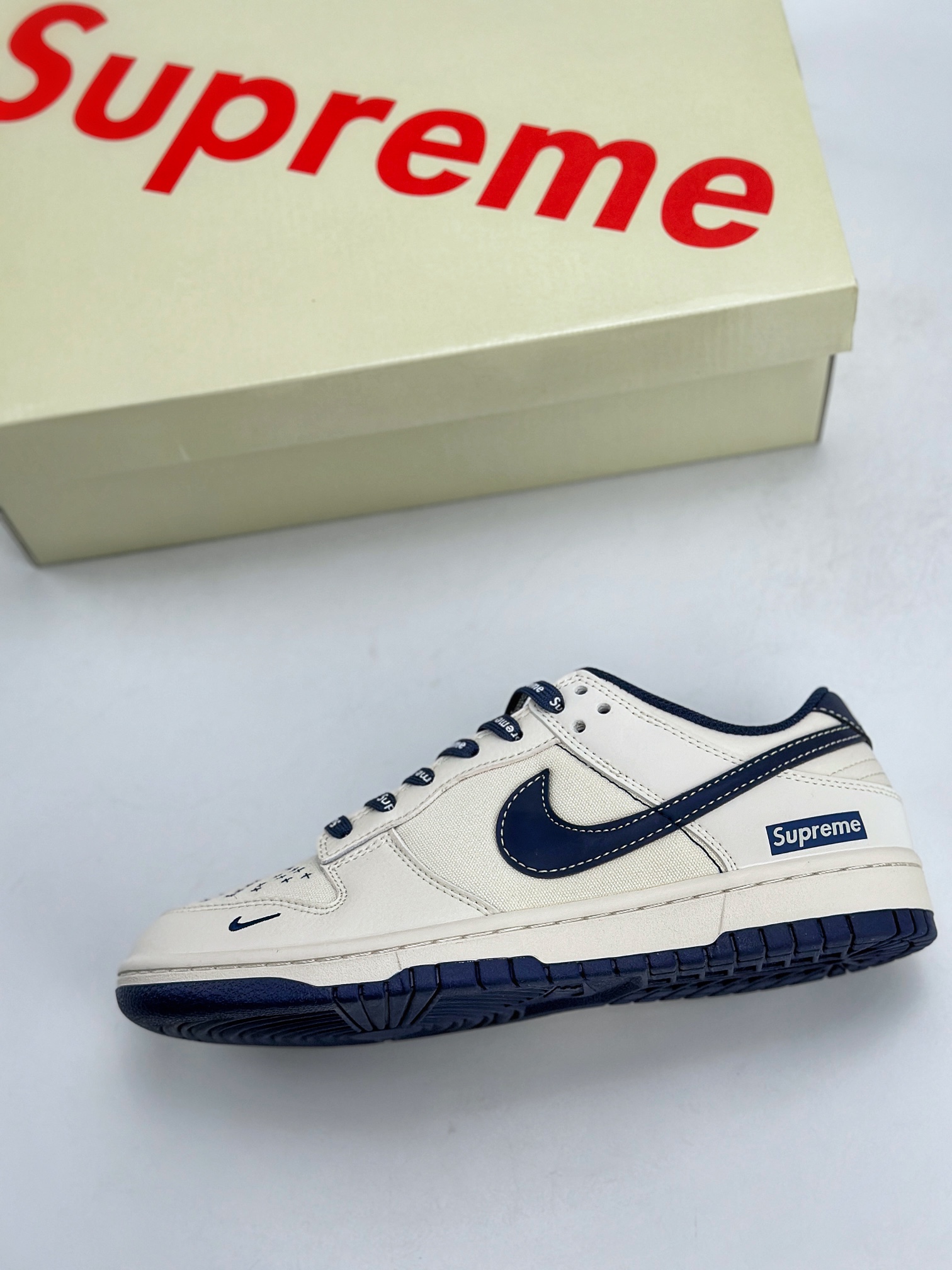 Nike SB Dunk Low x Supreme 米白藏蓝 BB6698-511