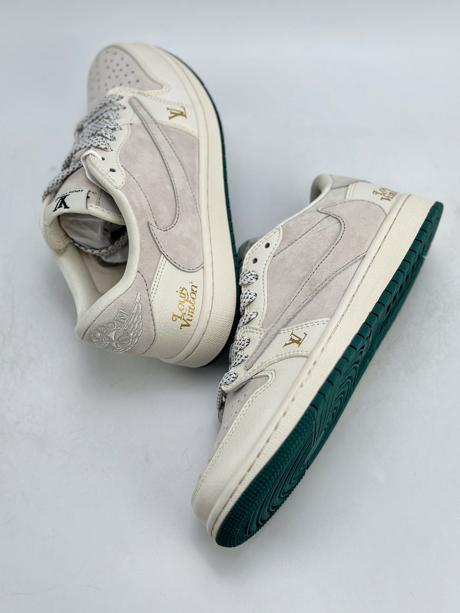 Travis Scott x Nike Air Jordan 1 Low x Louis Vuitton 三方联名 Air Jordan 1 Low 反转白灰翻毛倒钩 LJ5188-005