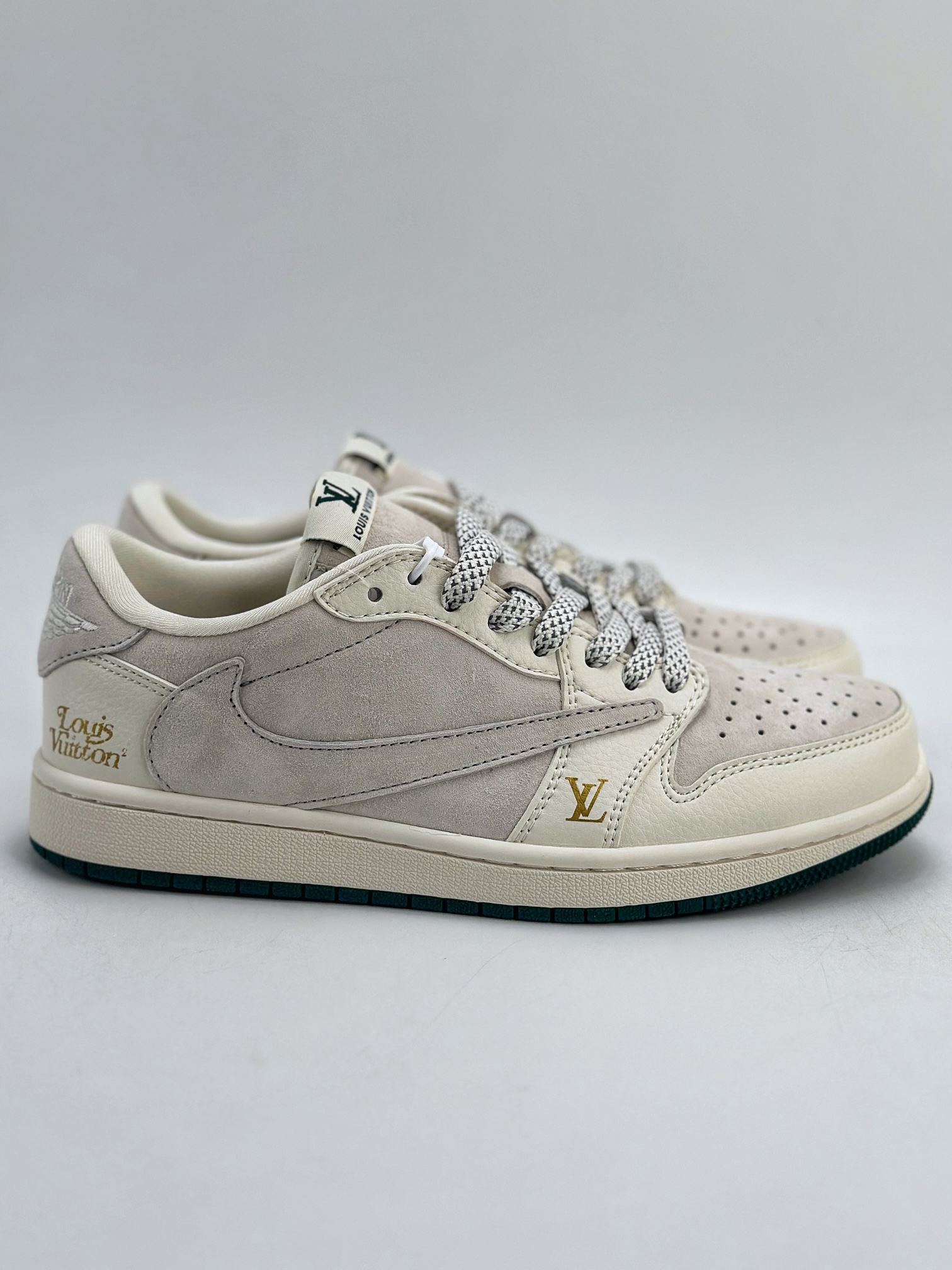 Travis Scott x Nike Air Jordan 1 Low x Louis Vuitton 三方联名 Air Jordan 1 Low 反转白灰翻毛倒钩 LJ5188-005