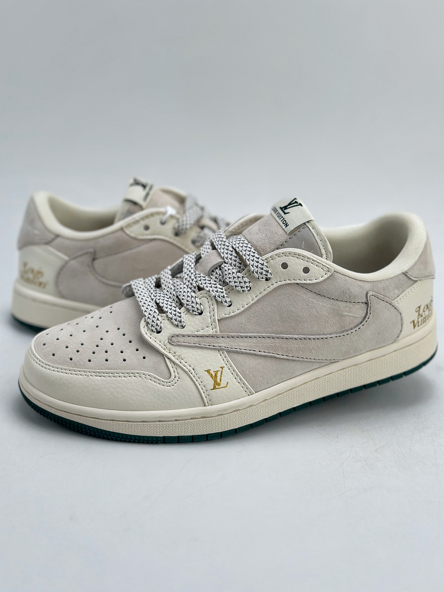 Travis Scott x Nike Air Jordan 1 Low x Louis Vuitton 三方联名 Air Jordan 1 Low 反转白灰翻毛倒钩 LJ5188-005