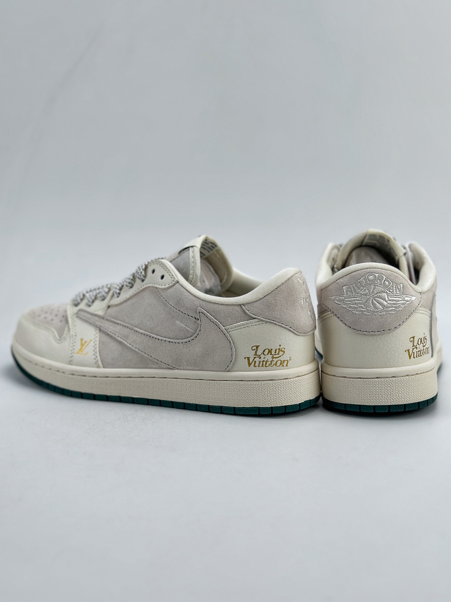 Travis Scott x Nike Air Jordan 1 Low x Louis Vuitton 三方联名 Air Jordan 1 Low 反转白灰翻毛倒钩 LJ5188-005