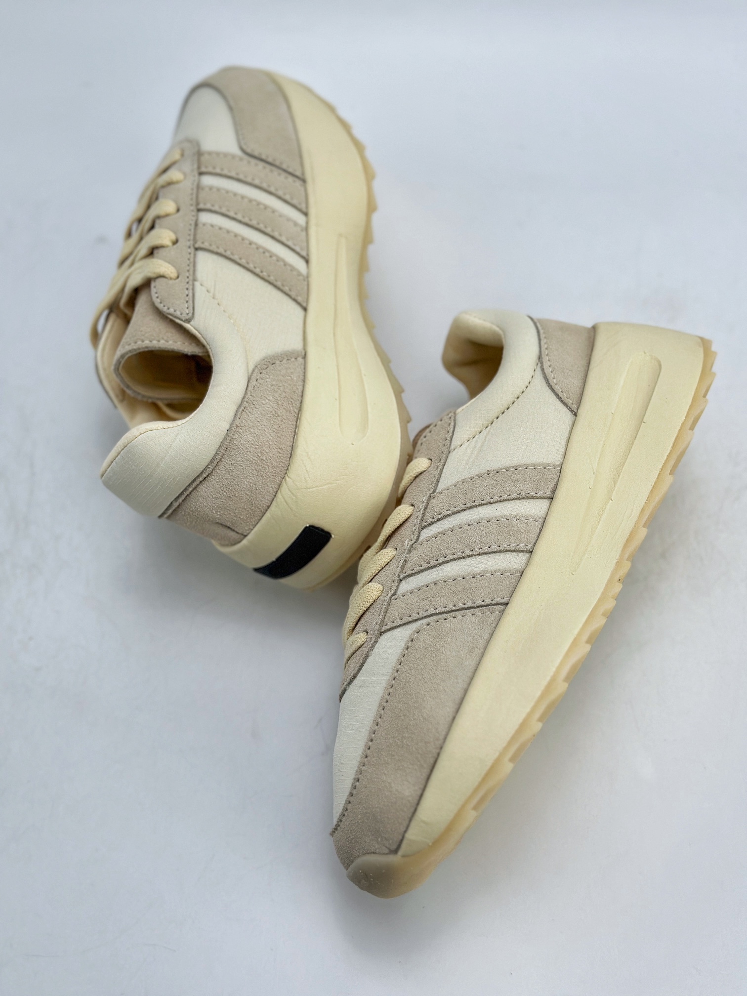 Adidas Athletics Running Low x Fear Of God 洛杉矶街头奢牌-敬畏上帝”Grey”运动跑系列  IF5528