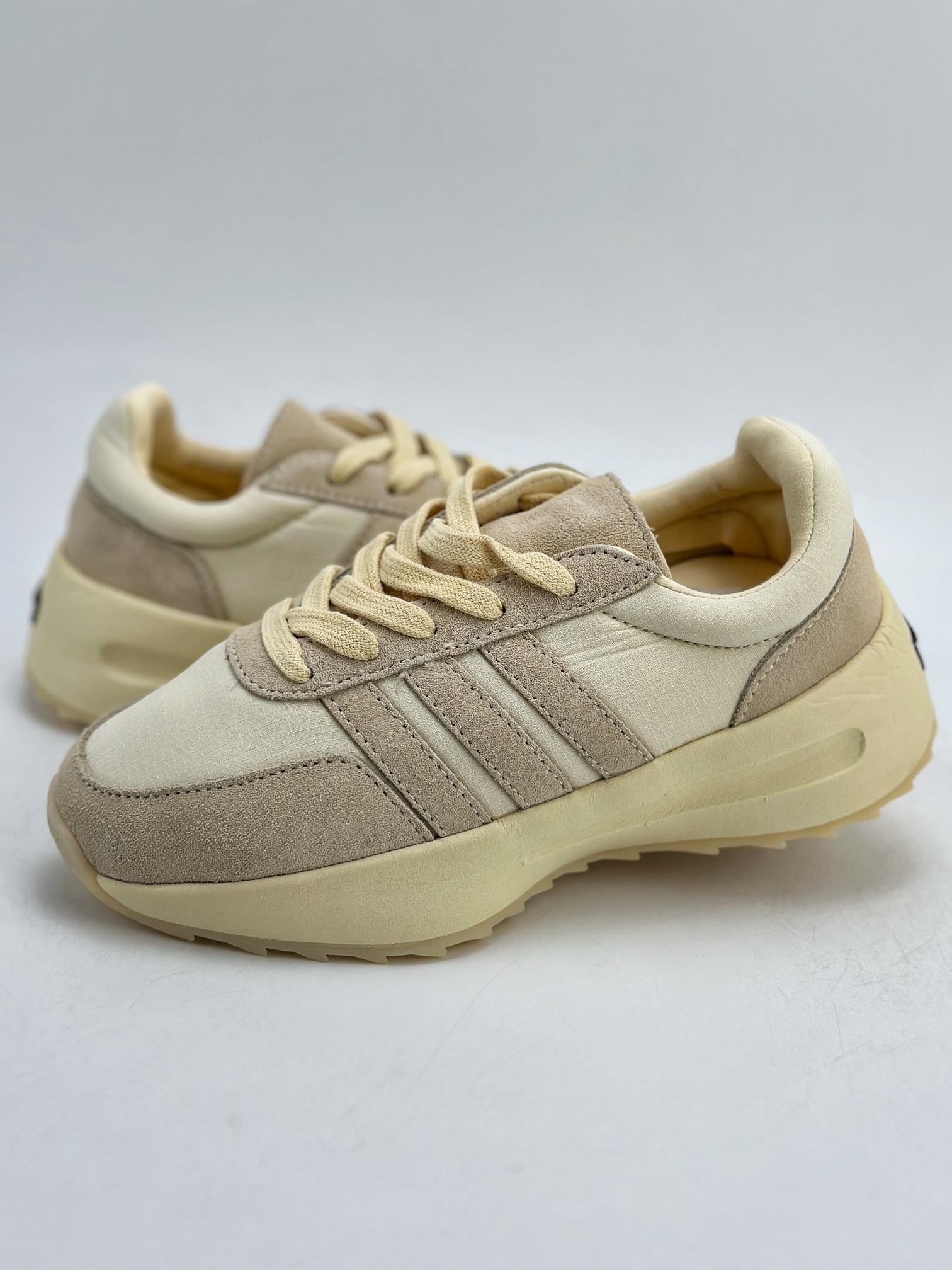 Adidas Athletics Running Low x Fear Of God 洛杉矶街头奢牌-敬畏上帝”Grey”运动跑系列  IF5528