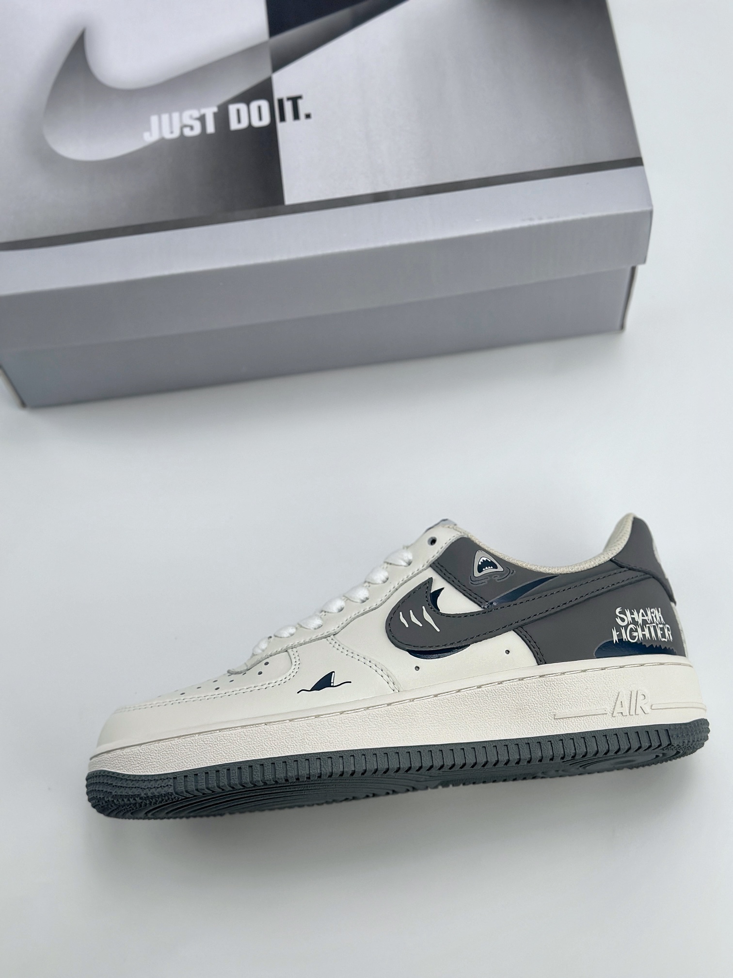 Nike Air Force 1 Low 07 白灰双钩涂鸦 DB3301-220