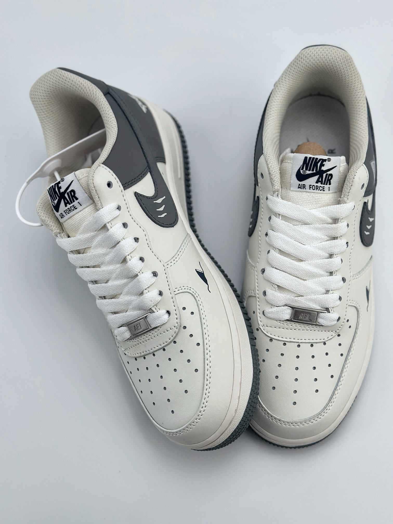 Nike Air Force 1 Low 07 白灰双钩涂鸦 DB3301-220