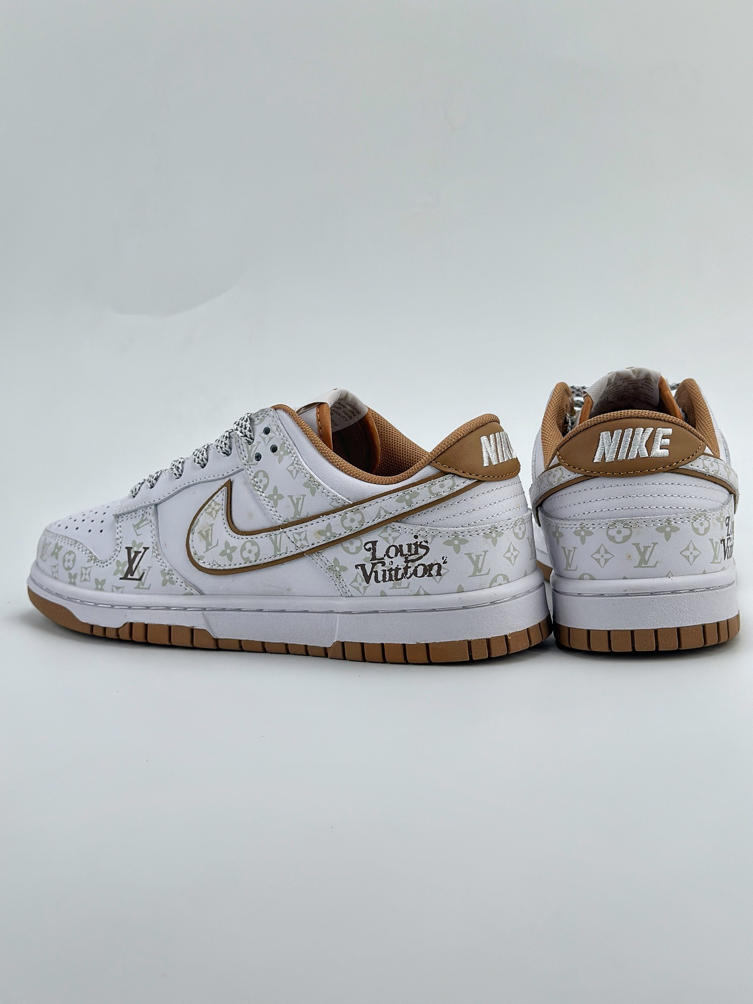 NIKE SB Dunk Low x Louis Vuitton 白棕满天星  XD1688-002