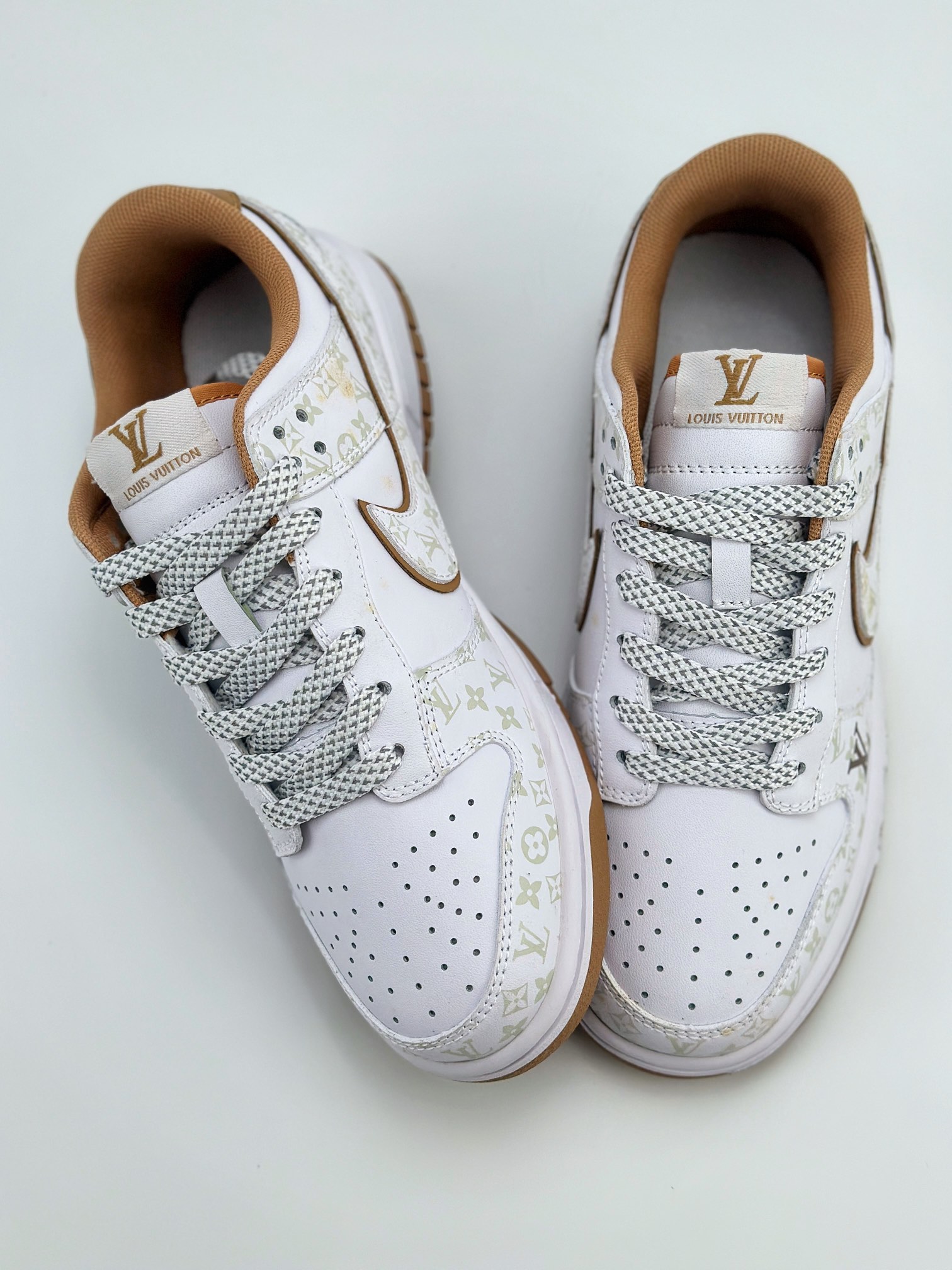 NIKE SB Dunk Low x Louis Vuitton 白棕满天星  XD1688-002