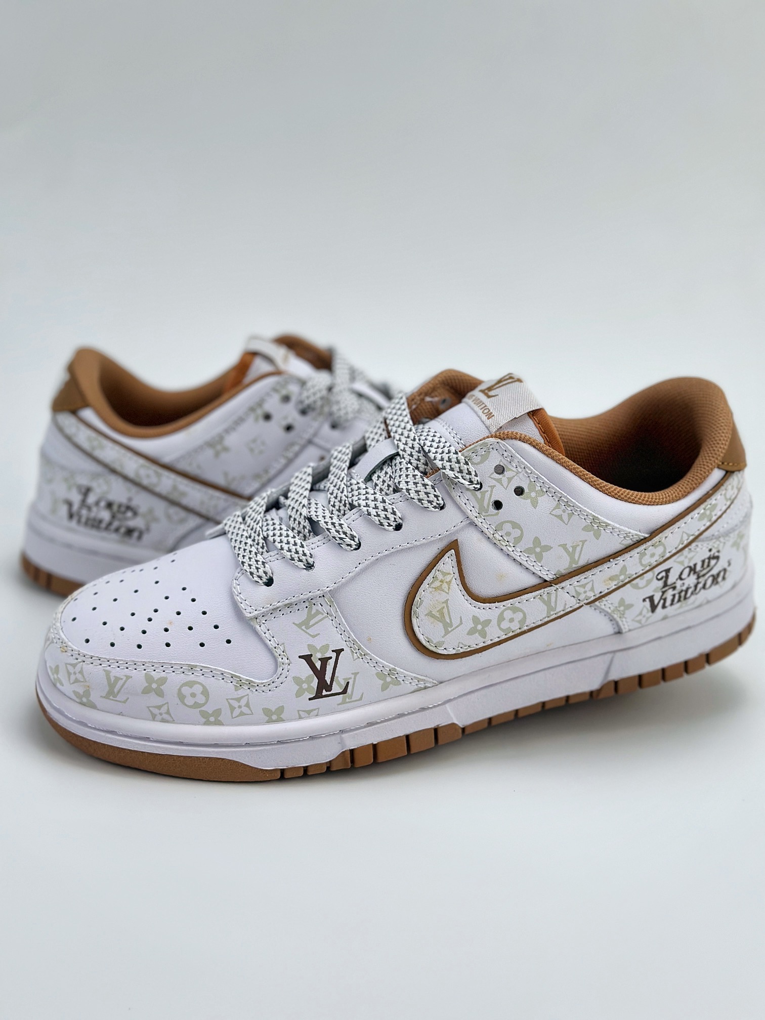 NIKE SB Dunk Low x Louis Vuitton 白棕满天星  XD1688-002