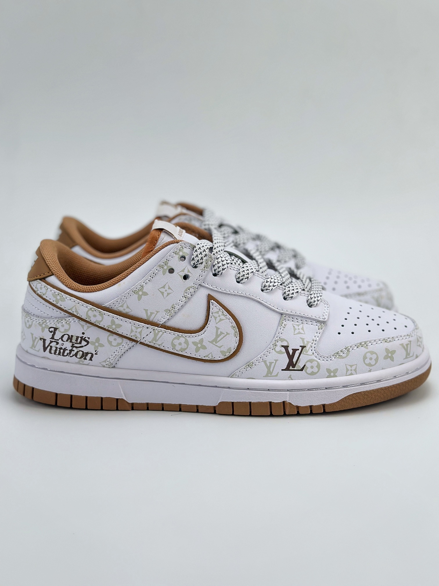 NIKE SB Dunk Low x Louis Vuitton 白棕满天星  XD1688-002