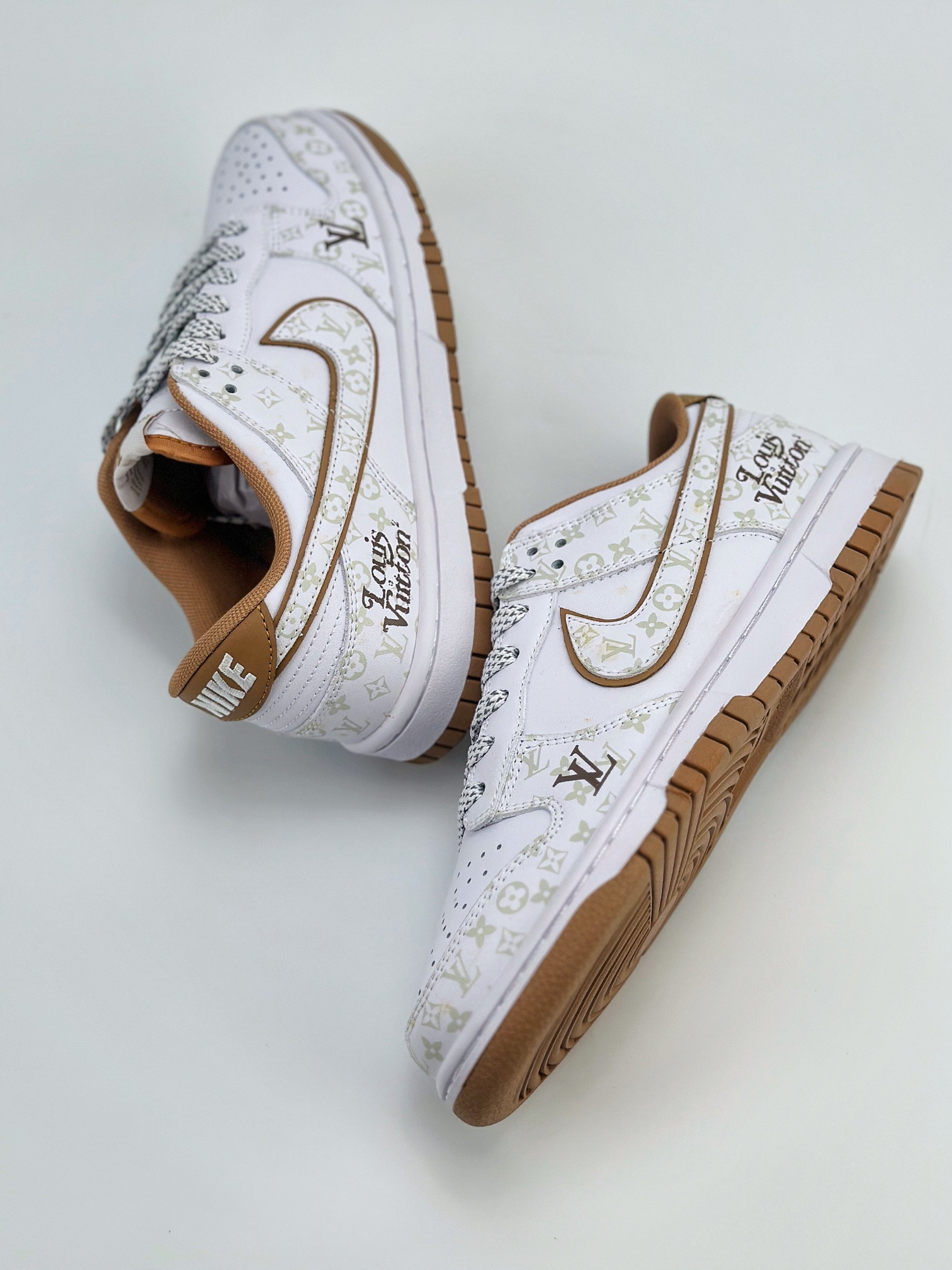 NIKE SB Dunk Low x Louis Vuitton 白棕满天星  XD1688-002