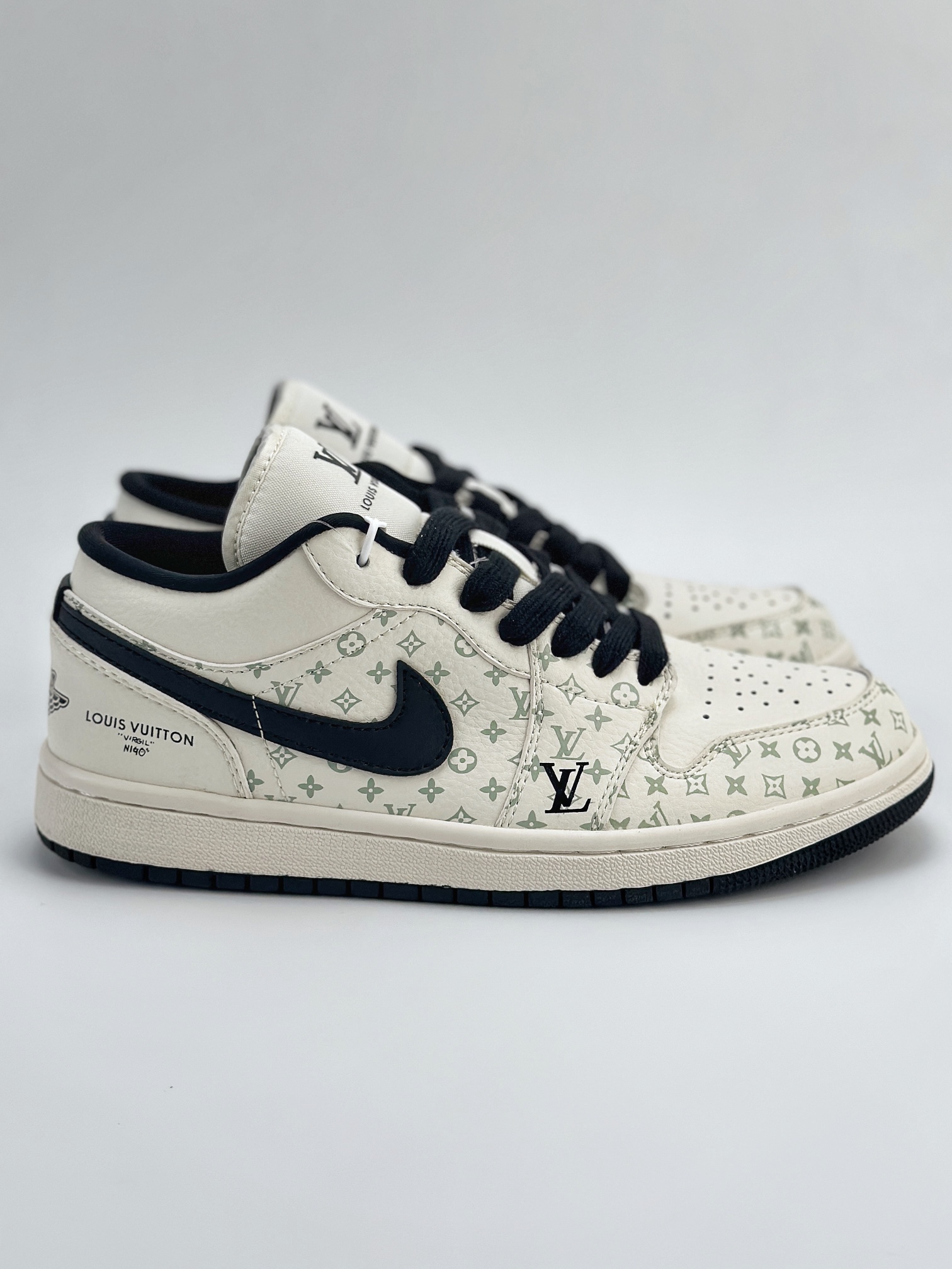 Air Jordan 1 Retro Low x Louis Vuitton 白黑印花   SJ9950-005