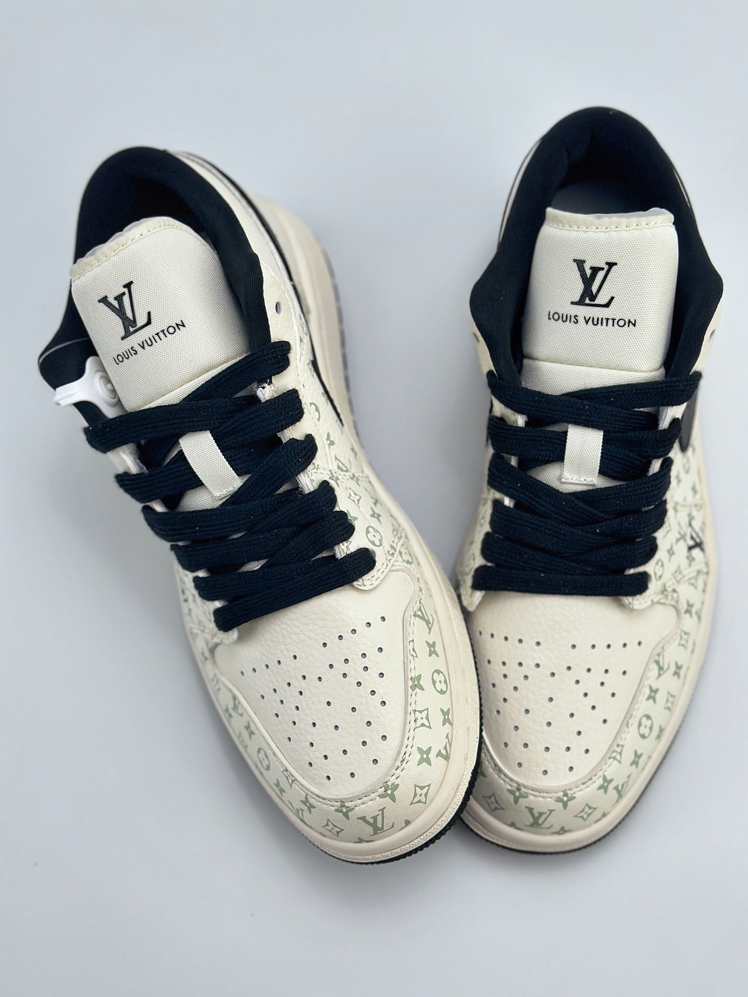 Air Jordan 1 Retro Low x Louis Vuitton 白黑印花   SJ9950-005