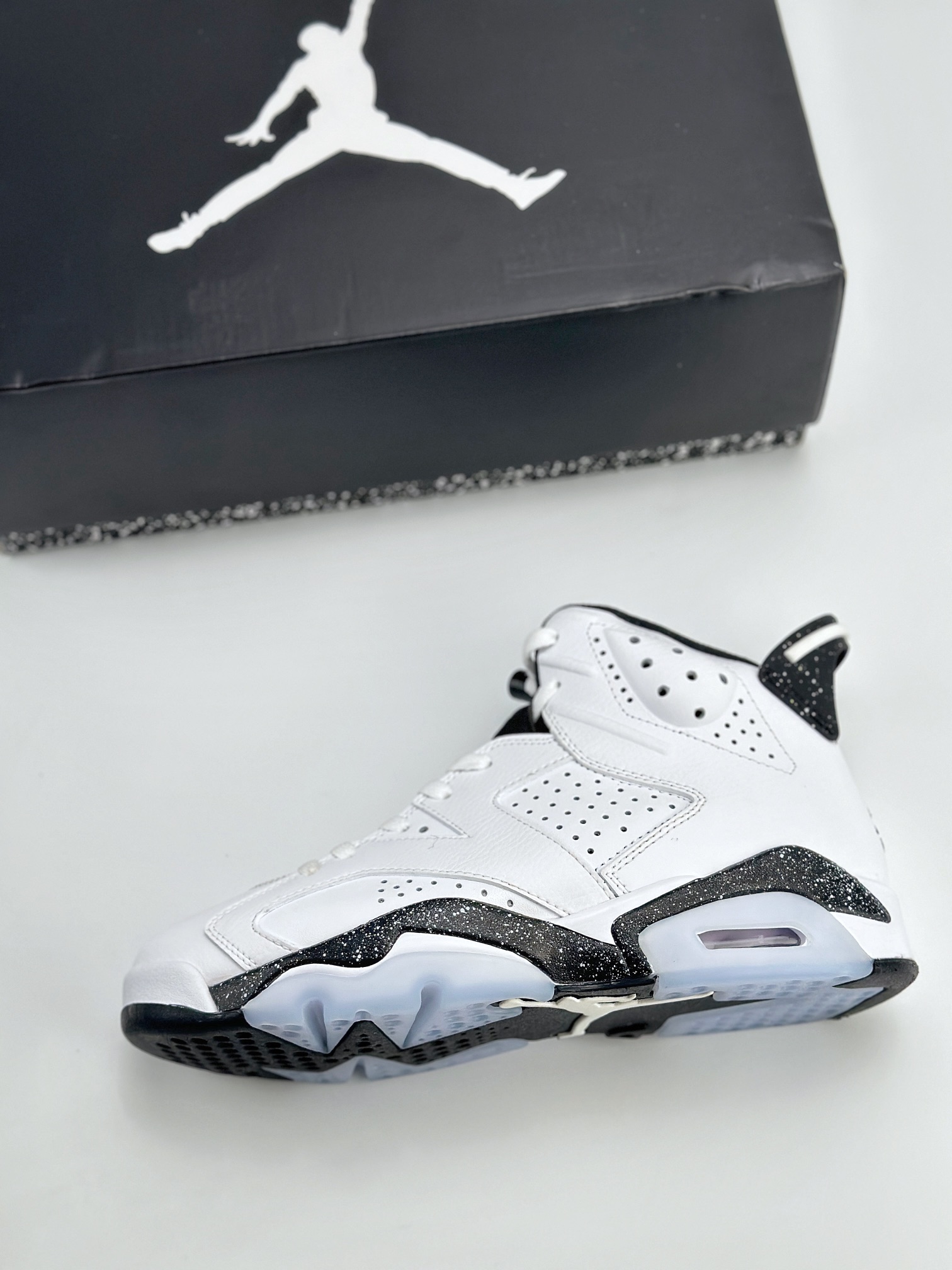 Air Jordan 6 Retro ”Reverse Oreo” 白黑 潮流复古篮球鞋  CT8529-112