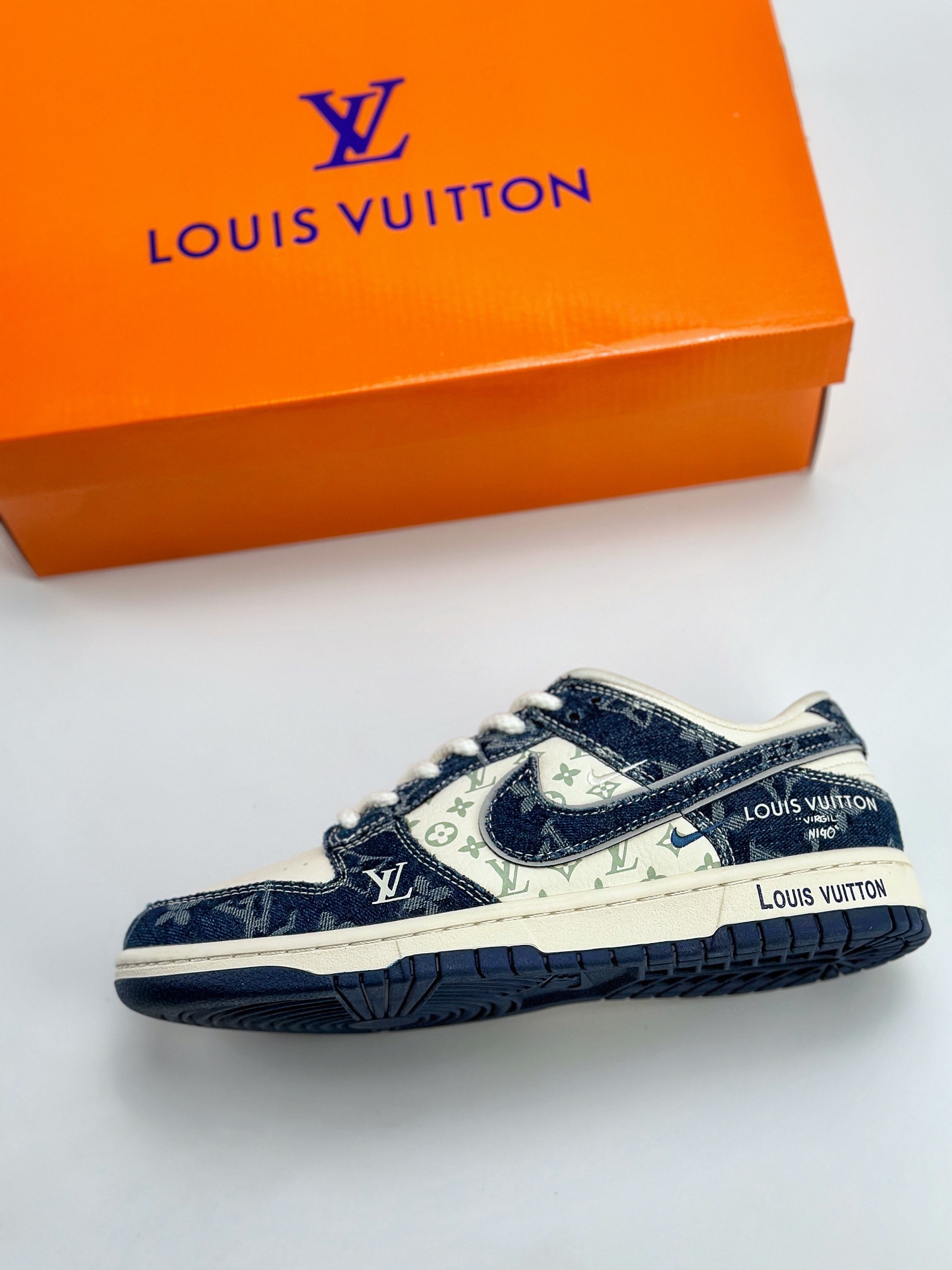 Nike SB Dunk Low x Louis Vuitton 白蓝牛仔  SJ2068-257