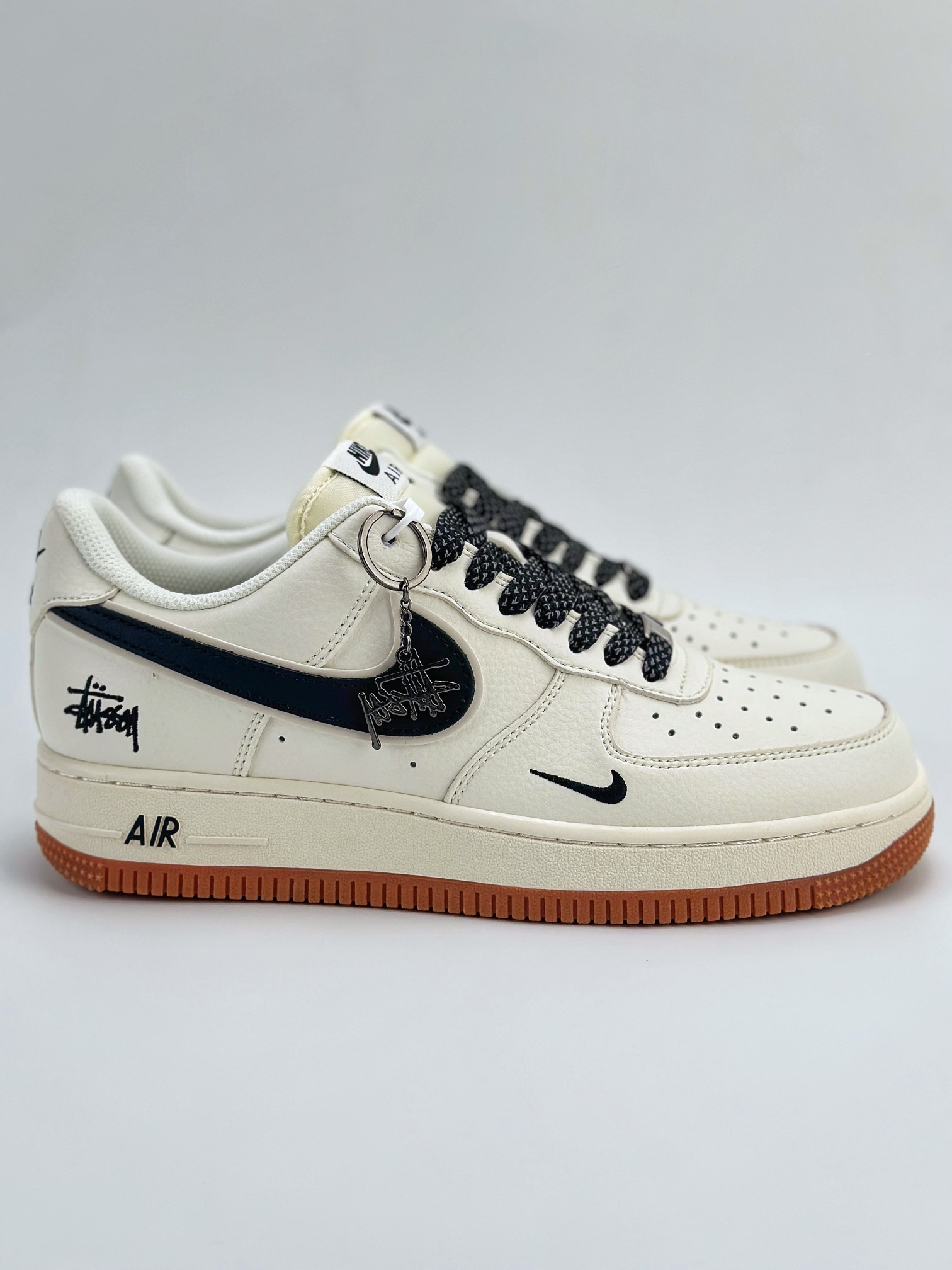 Nike Air Force 1 Low 07 x Stussy 斯图西白黑生胶 XZ5688-001