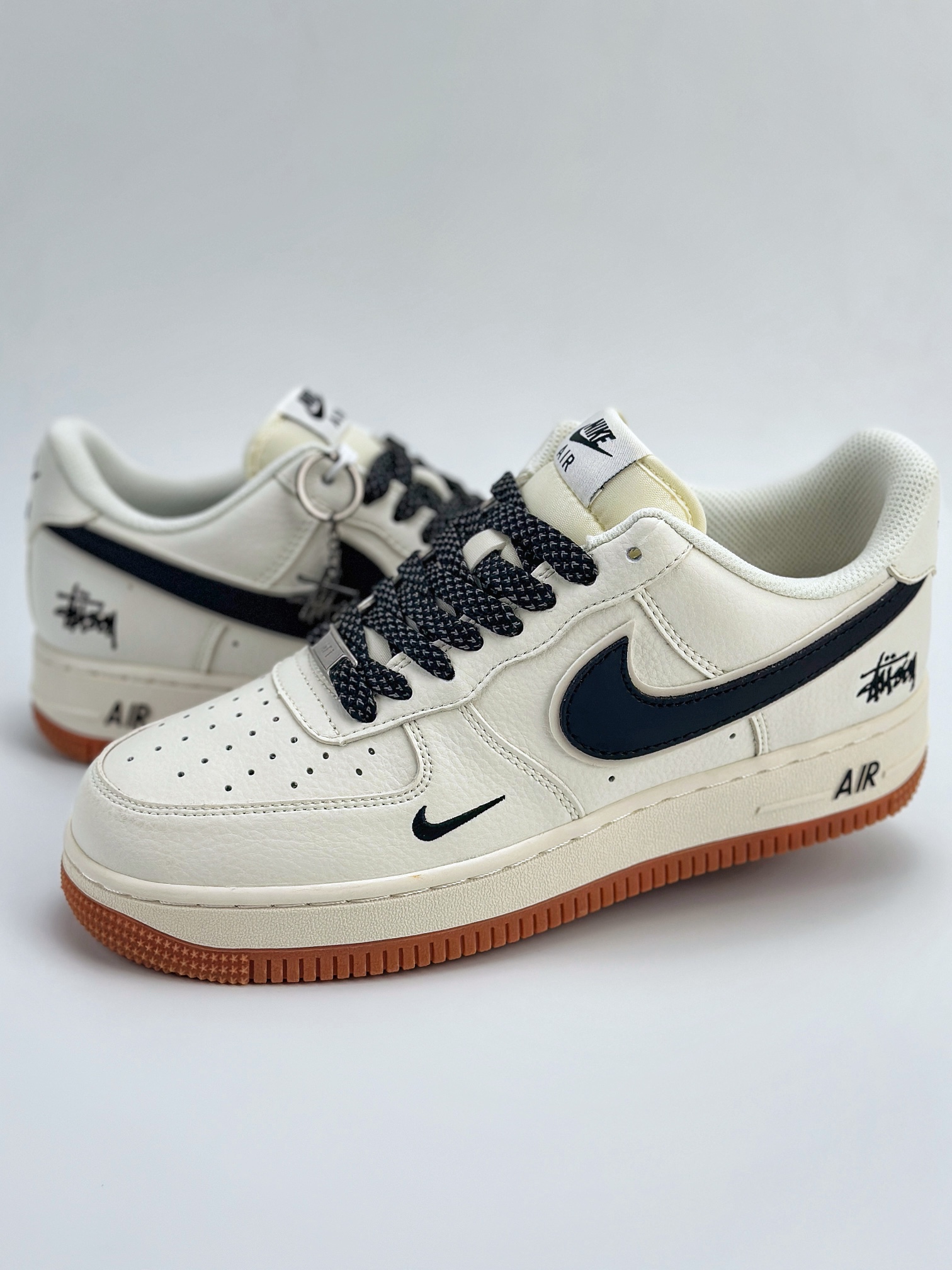 Nike Air Force 1 Low 07 x Stussy 斯图西白黑生胶 XZ5688-001