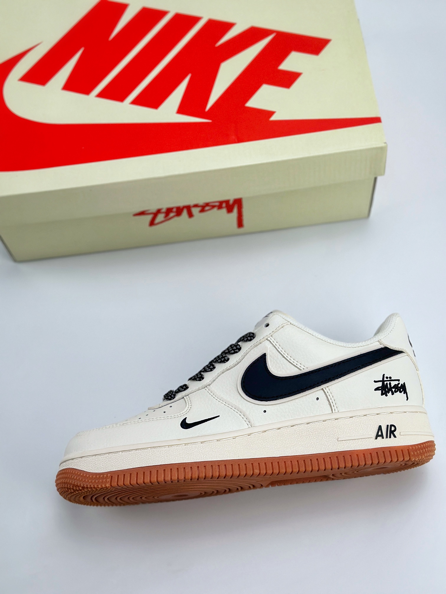 Nike Air Force 1 Low 07 x Stussy 斯图西白黑生胶 XZ5688-001