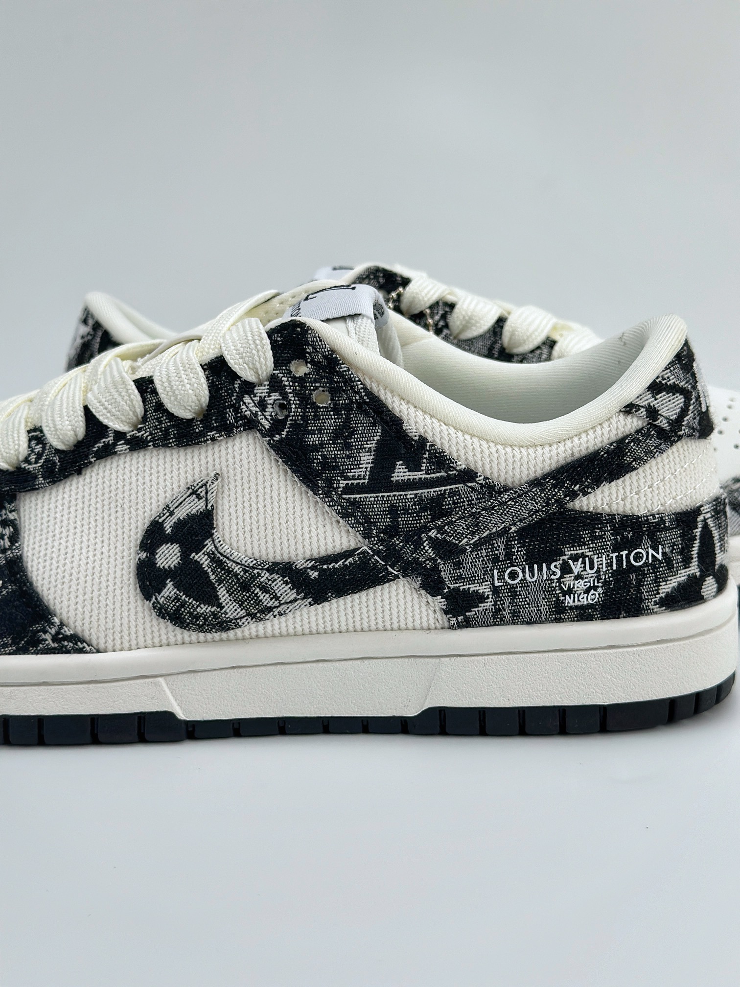 Nike SB Dunk Low x Louis Vuitton 白黑印花牛仔布 XB3802-351