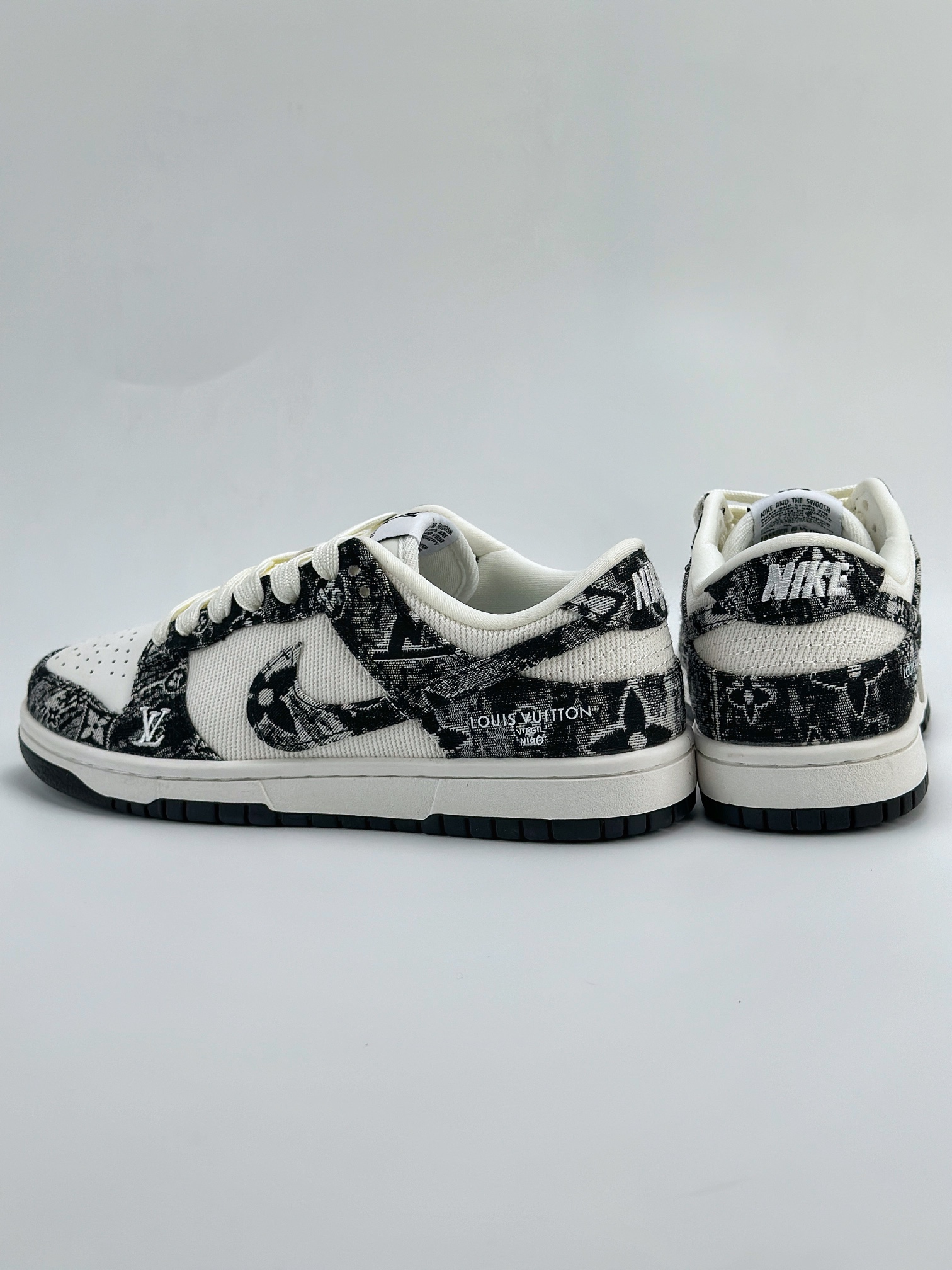 Nike SB Dunk Low x Louis Vuitton 白黑印花牛仔布 XB3802-351