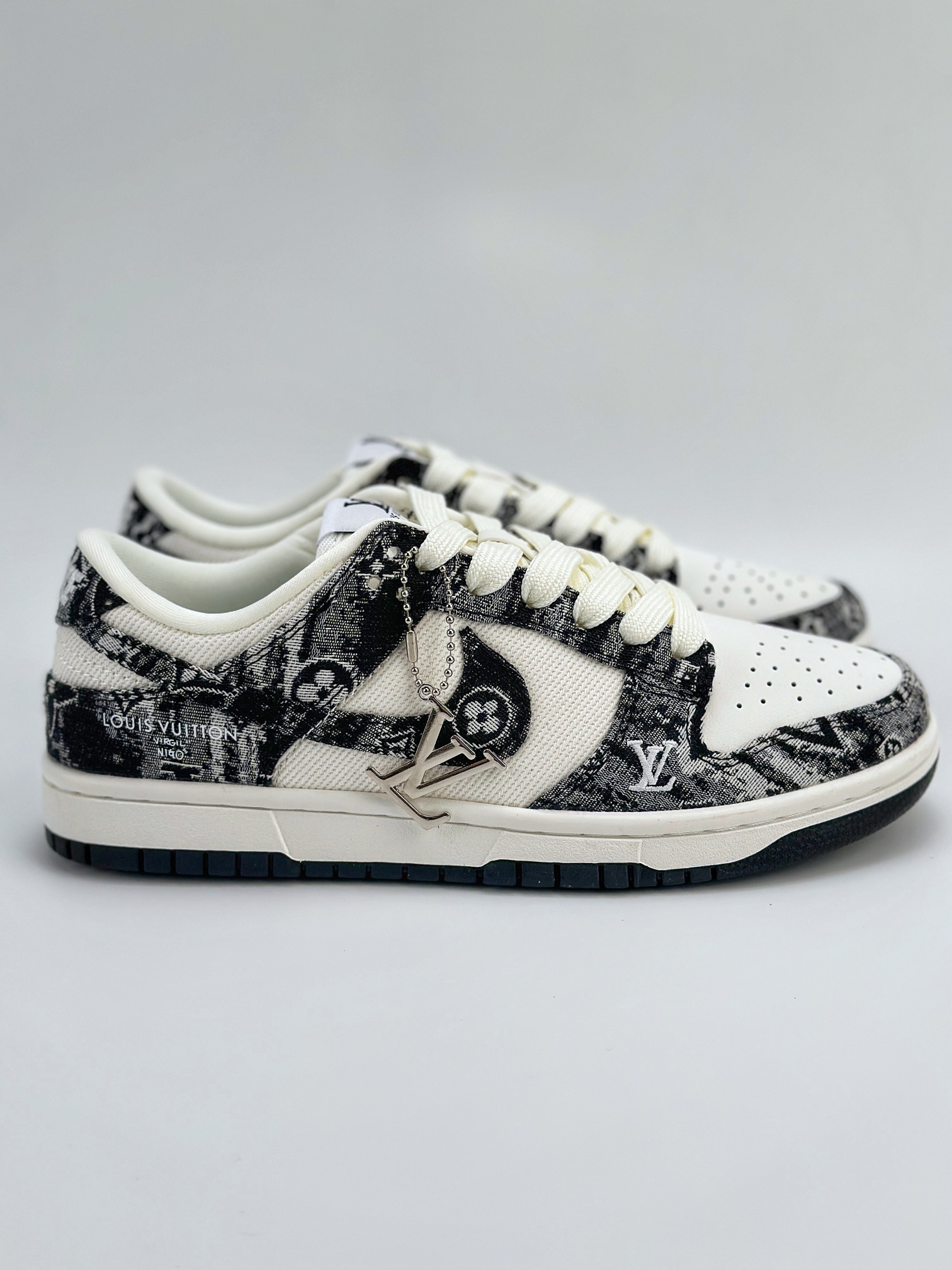 Nike SB Dunk Low x Louis Vuitton 白黑印花牛仔布 XB3802-351