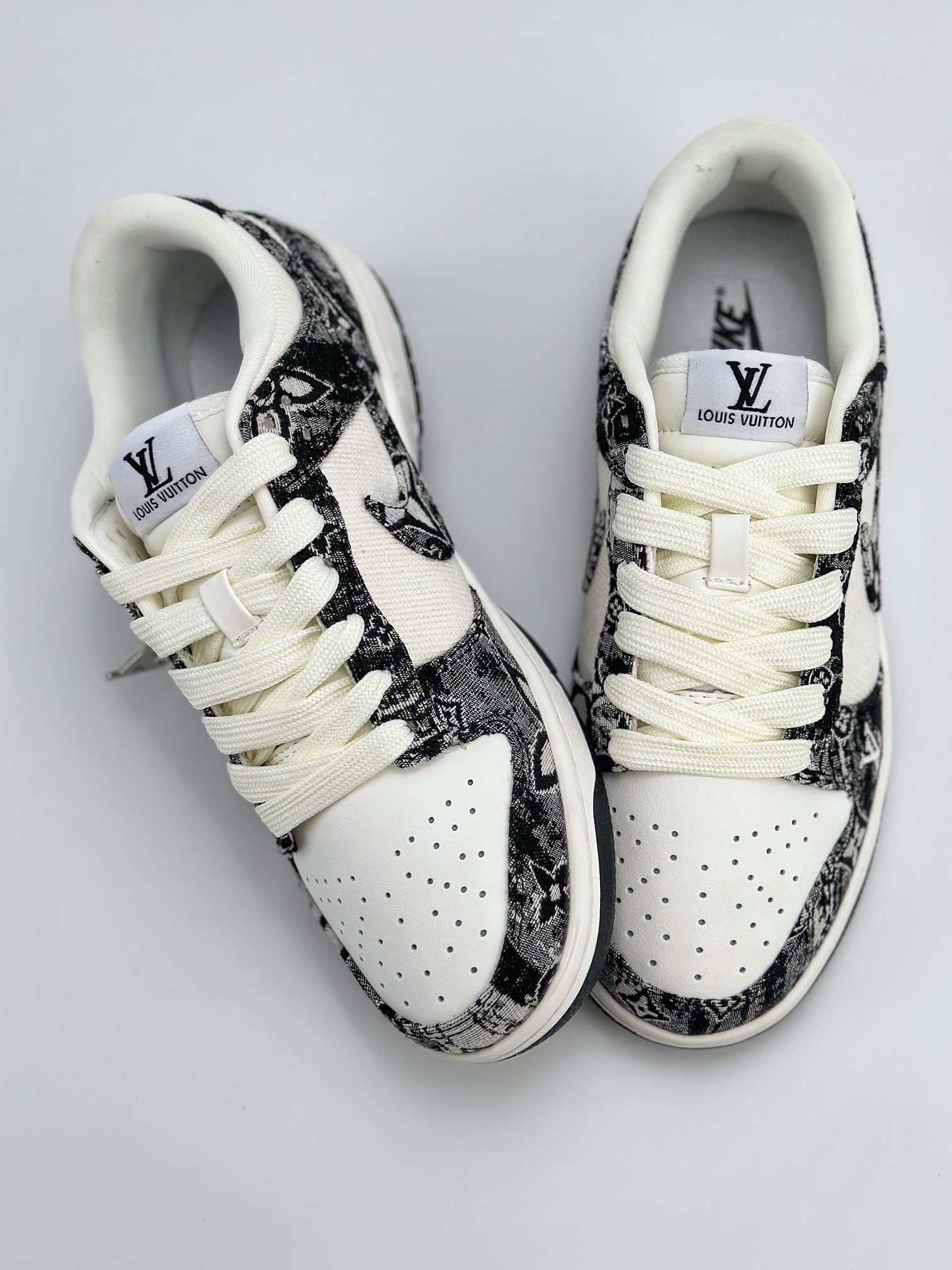 Nike SB Dunk Low x Louis Vuitton 白黑印花牛仔布 XB3802-351