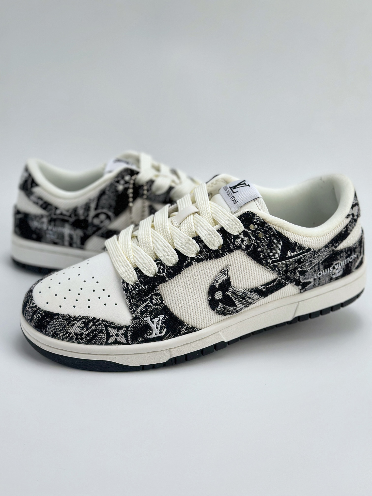 Nike SB Dunk Low x Louis Vuitton 白黑印花牛仔布 XB3802-351