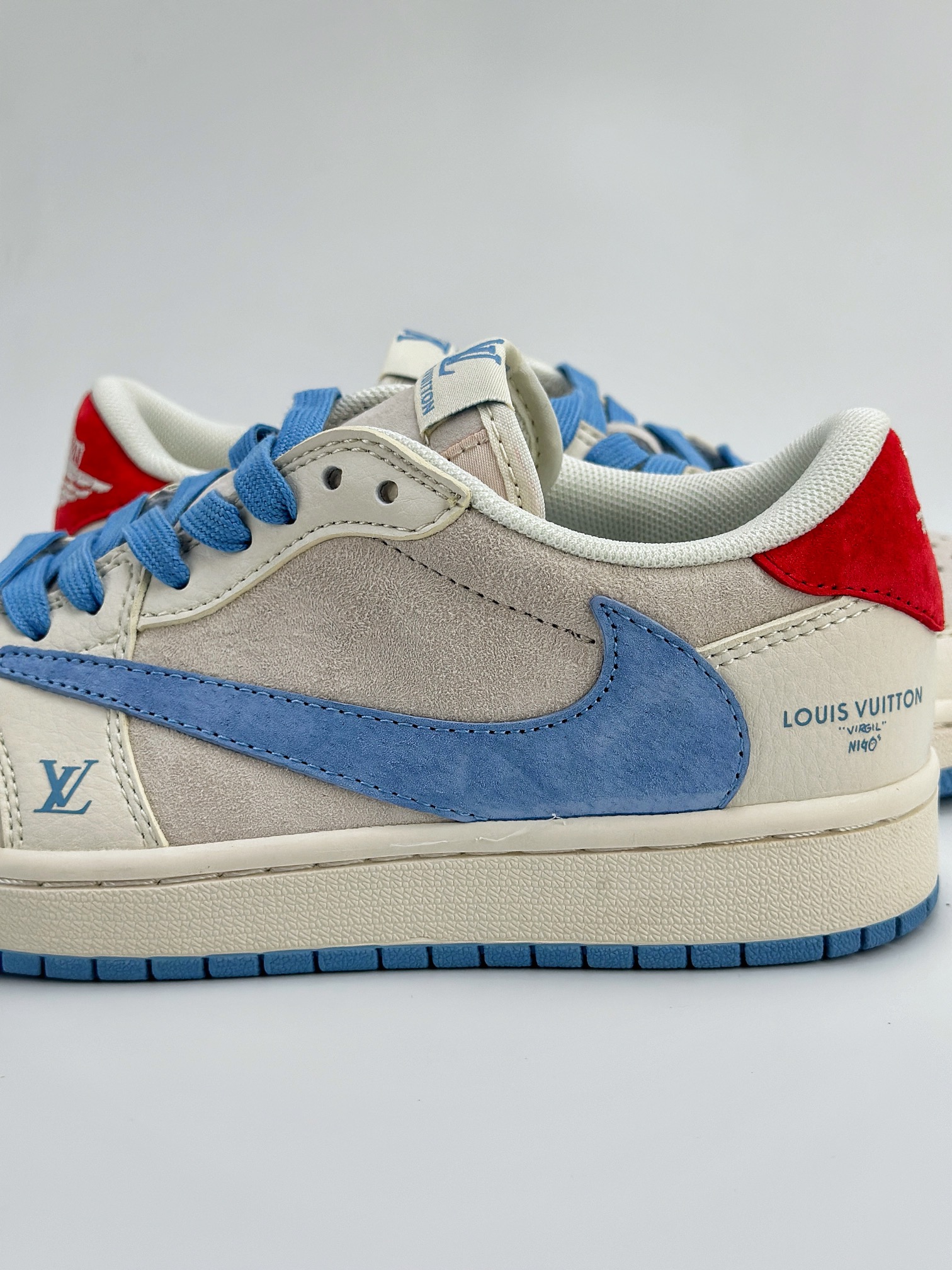 Travis Scott x Nike Air Jordan 1 Low x Louis Vuitton 三方联名 Air Jordan 1 Low 反转白蓝红翻毛倒钩 XY2688-101