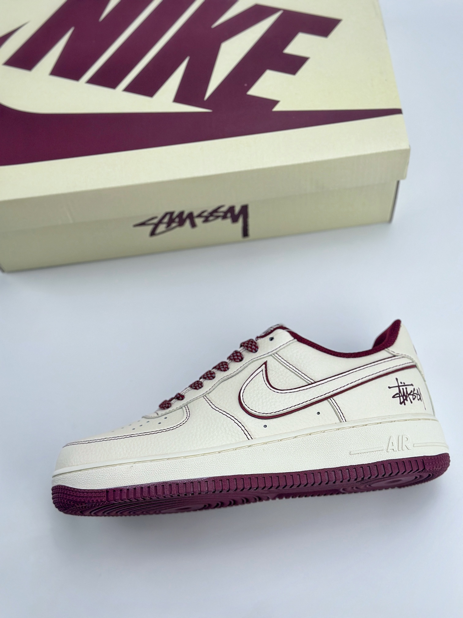 Nike Air Force 1 Low 07 x Stussy 斯图西白红满天星 UN1635-555