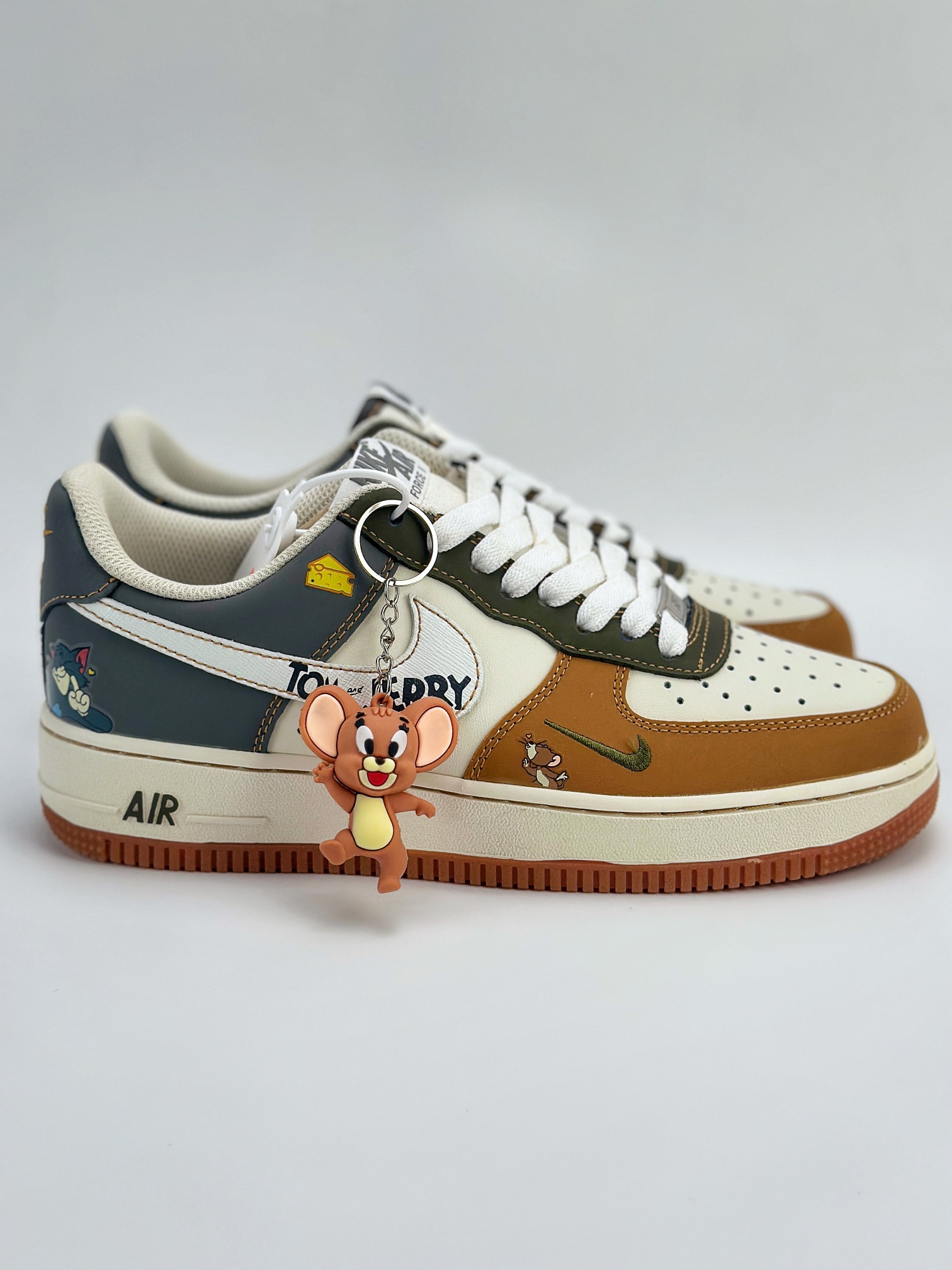 Nike Air Force 1 Low 07 ”Tom and Jerry” 涂鸦拼色 DB3301-110