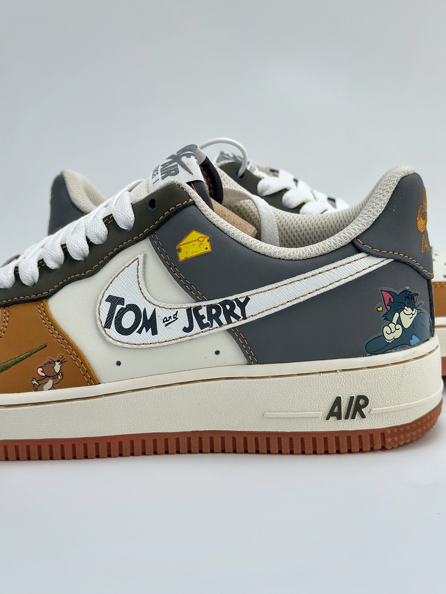 Nike Air Force 1 Low 07 ”Tom and Jerry” 涂鸦拼色 DB3301-110