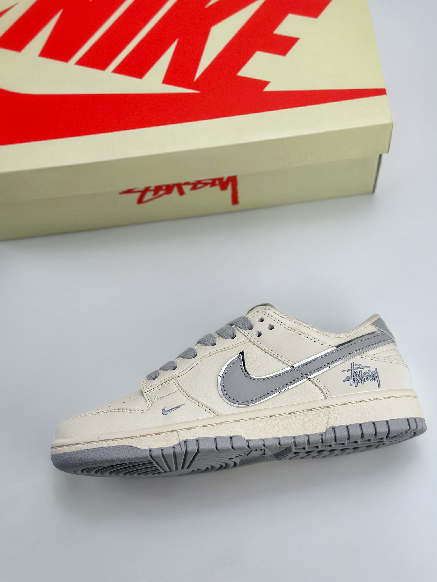 Nike SB Dunk Low x Stussy 斯图西白灰 DQ1098-377