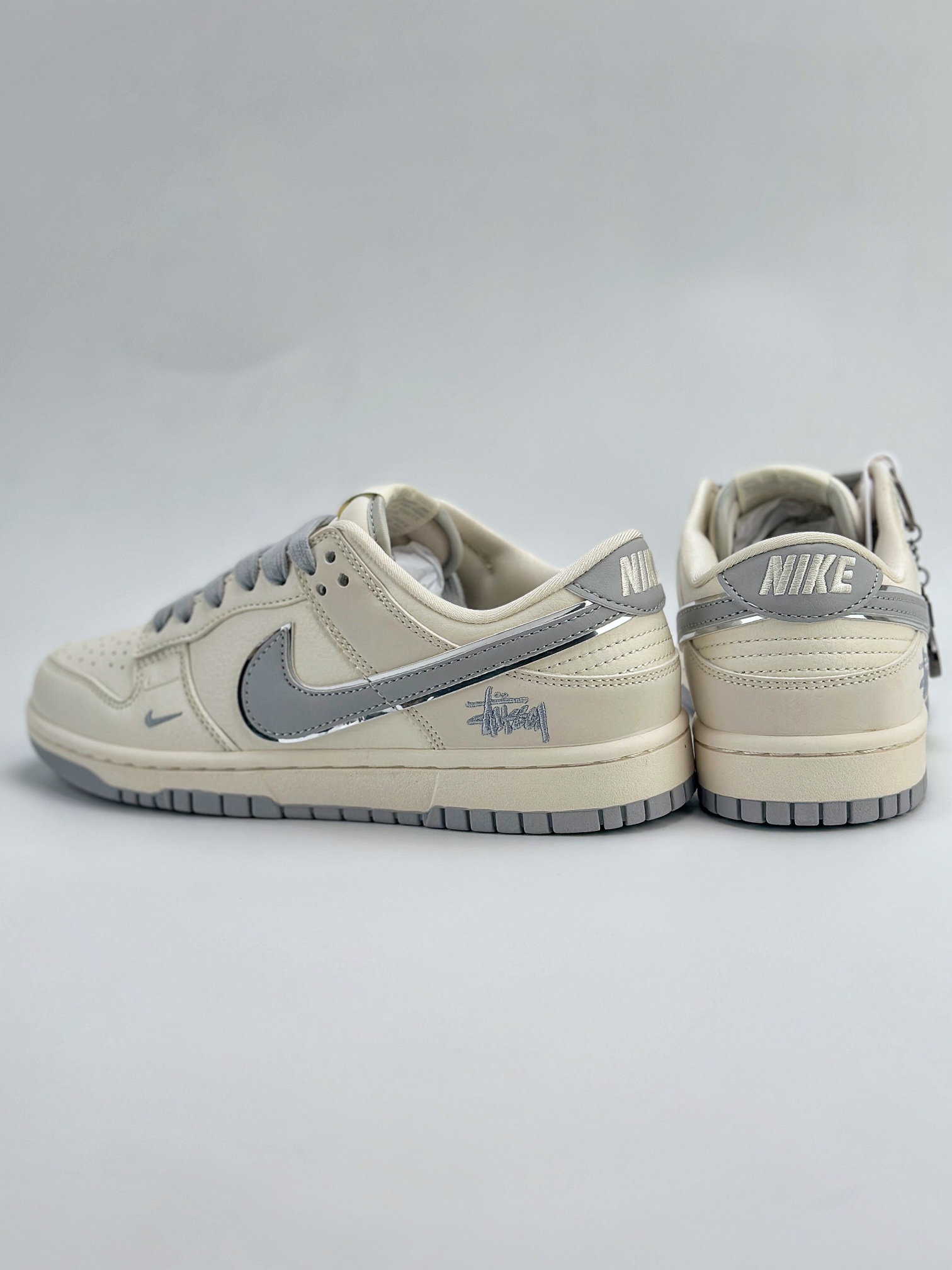 Nike SB Dunk Low x Stussy 斯图西白灰 DQ1098-377