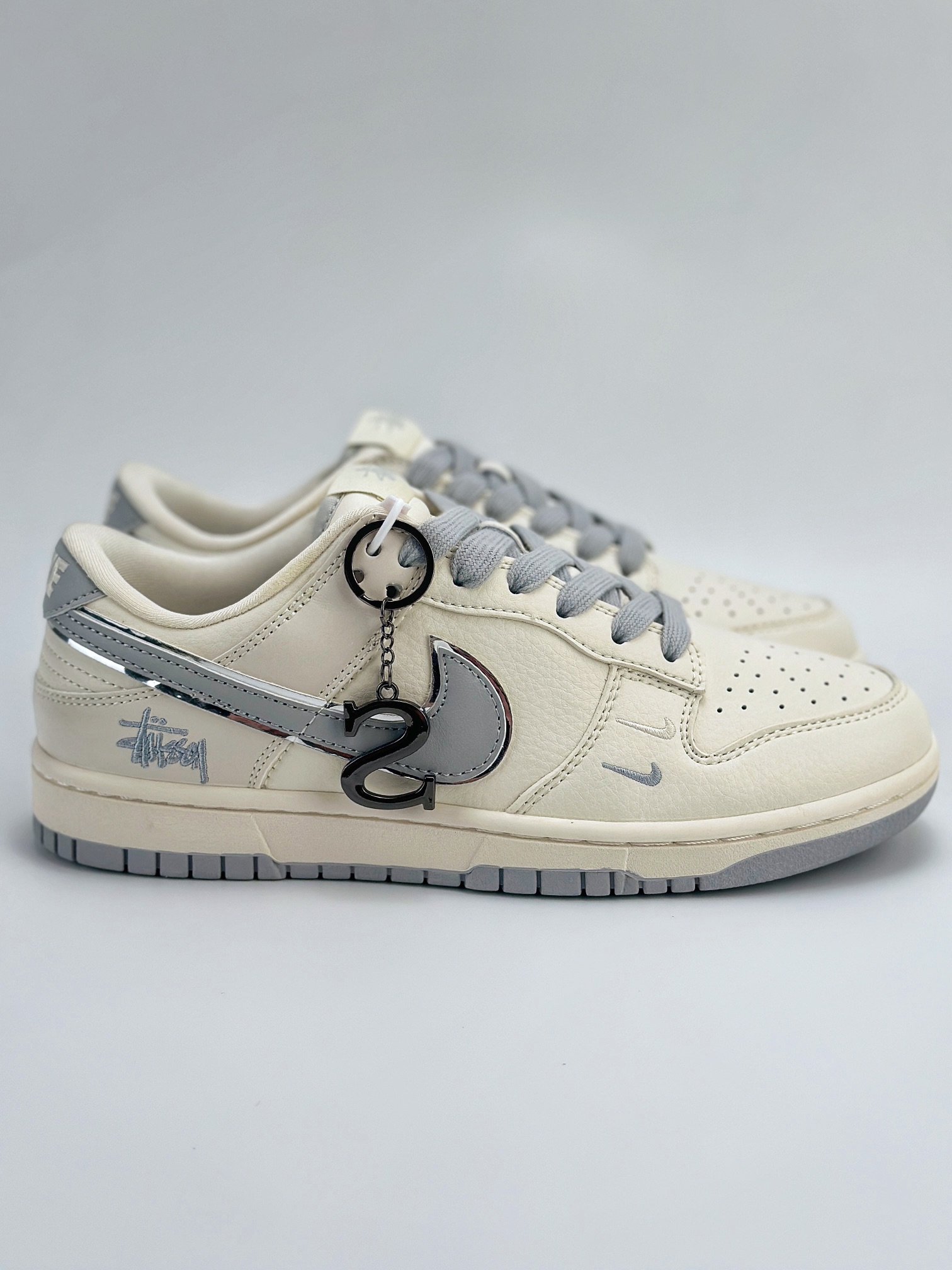 Nike SB Dunk Low x Stussy 斯图西白灰 DQ1098-377