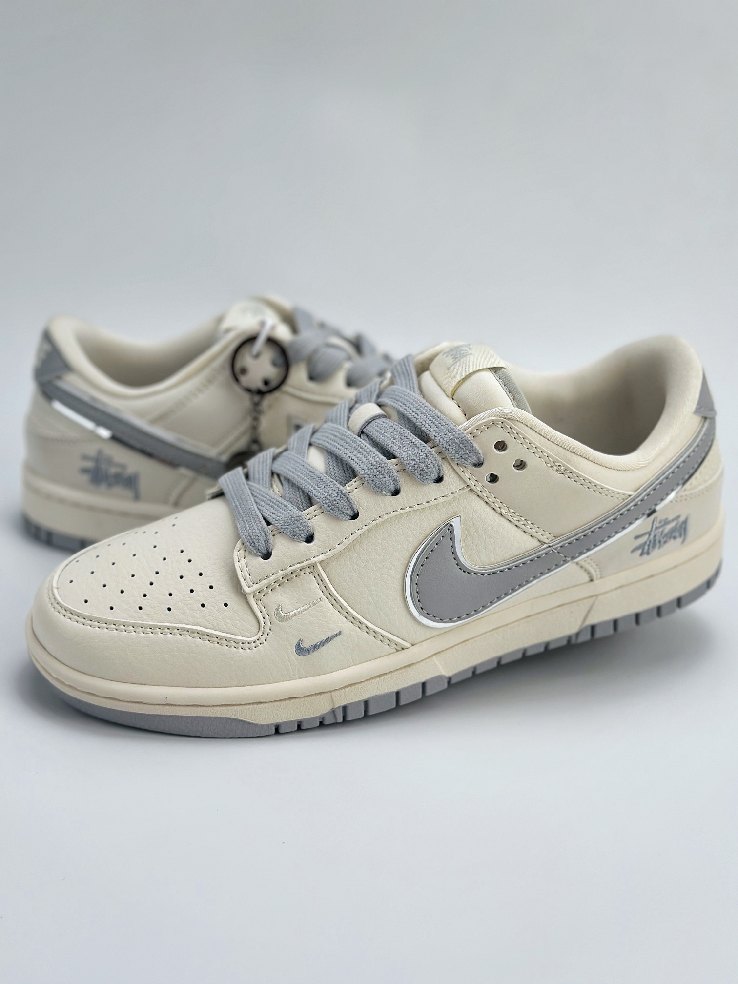 Nike SB Dunk Low x Stussy 斯图西白灰 DQ1098-377