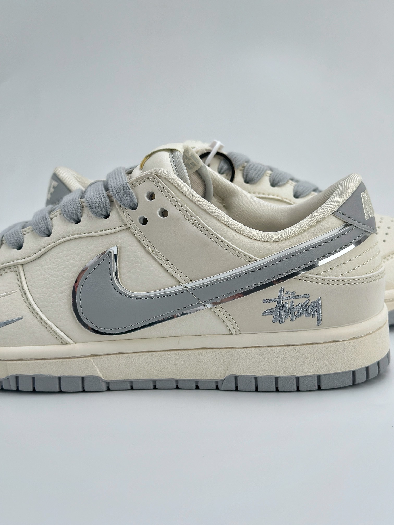 Nike SB Dunk Low x Stussy 斯图西白灰 DQ1098-377