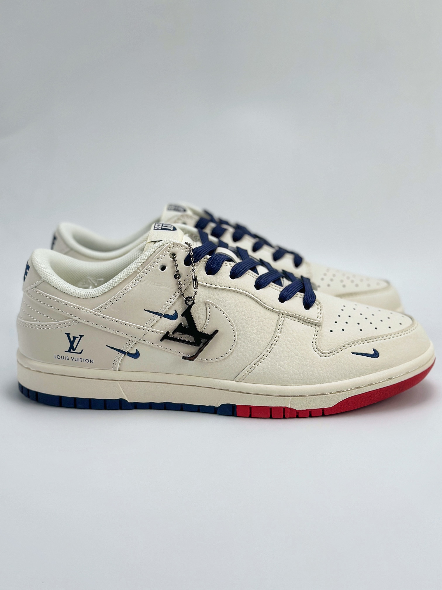 Nike SB Dunk Low x Louis Vuitton 白蓝红三钩 XX2025-333