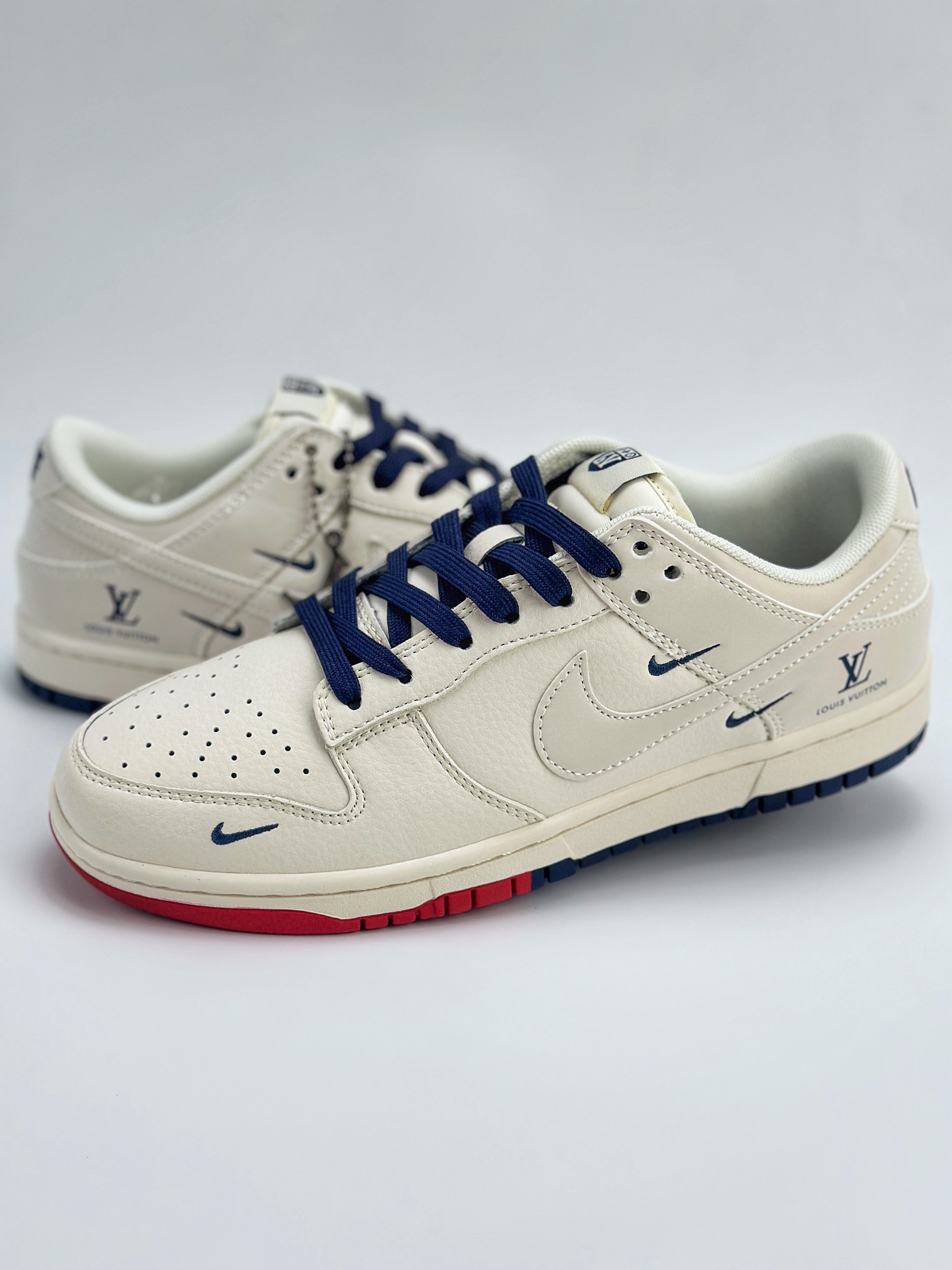 Nike SB Dunk Low x Louis Vuitton 白蓝红三钩 XX2025-333