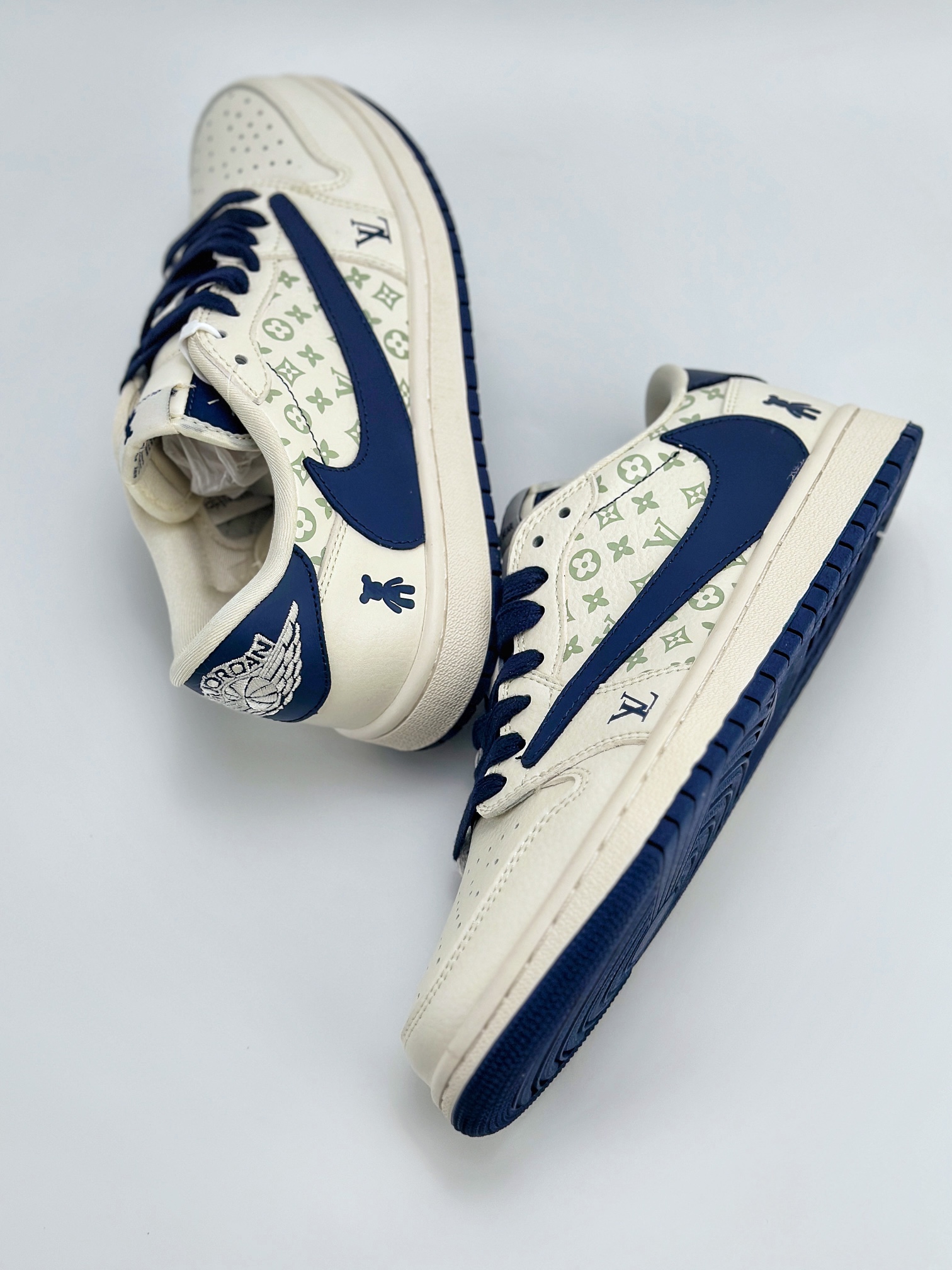 Travis Scott x Nike Air Jordan 1 Low x Louis Vuitton 三方联名 SJ2068-100