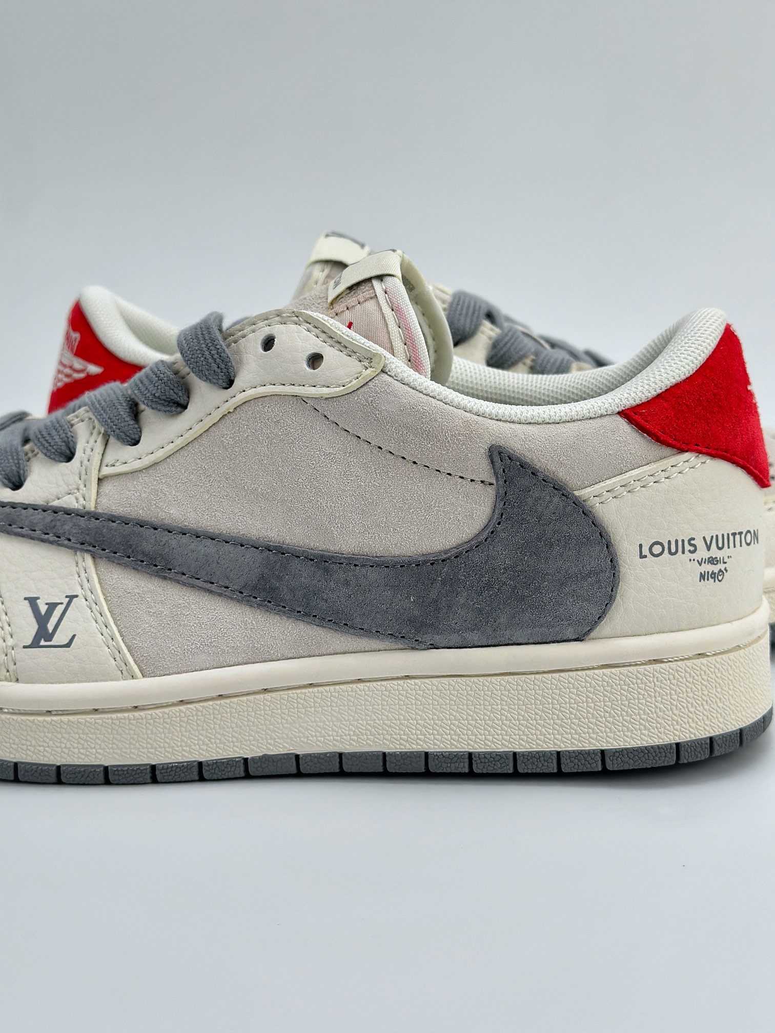 Travis Scott x Nike Air Jordan 1 Low x Louis Vuitton 三方联名 Air Jordan 1 Low 反转白灰红翻毛倒钩 XY2688-103