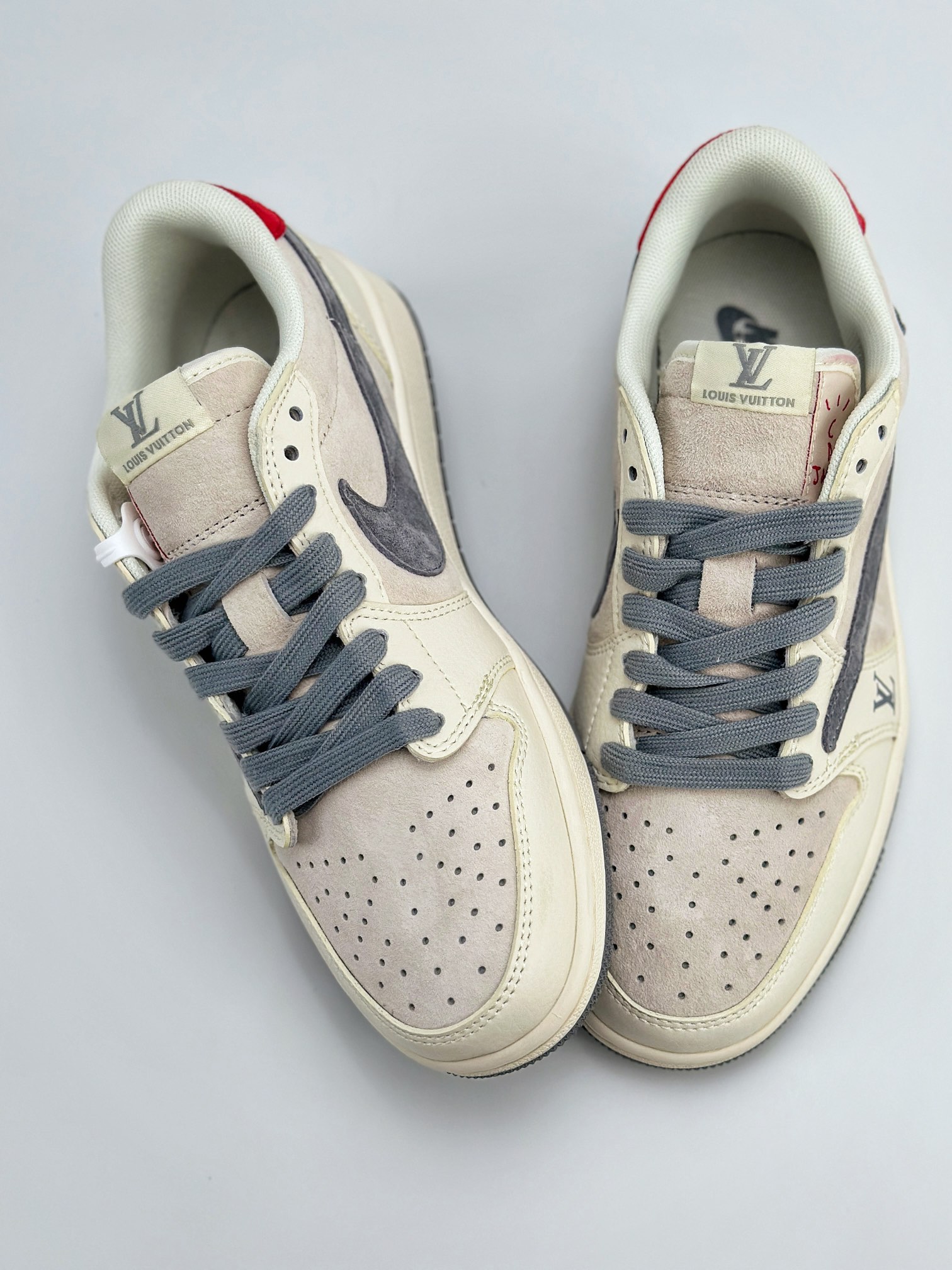 Travis Scott x Nike Air Jordan 1 Low x Louis Vuitton 三方联名 Air Jordan 1 Low 反转白灰红翻毛倒钩 XY2688-103