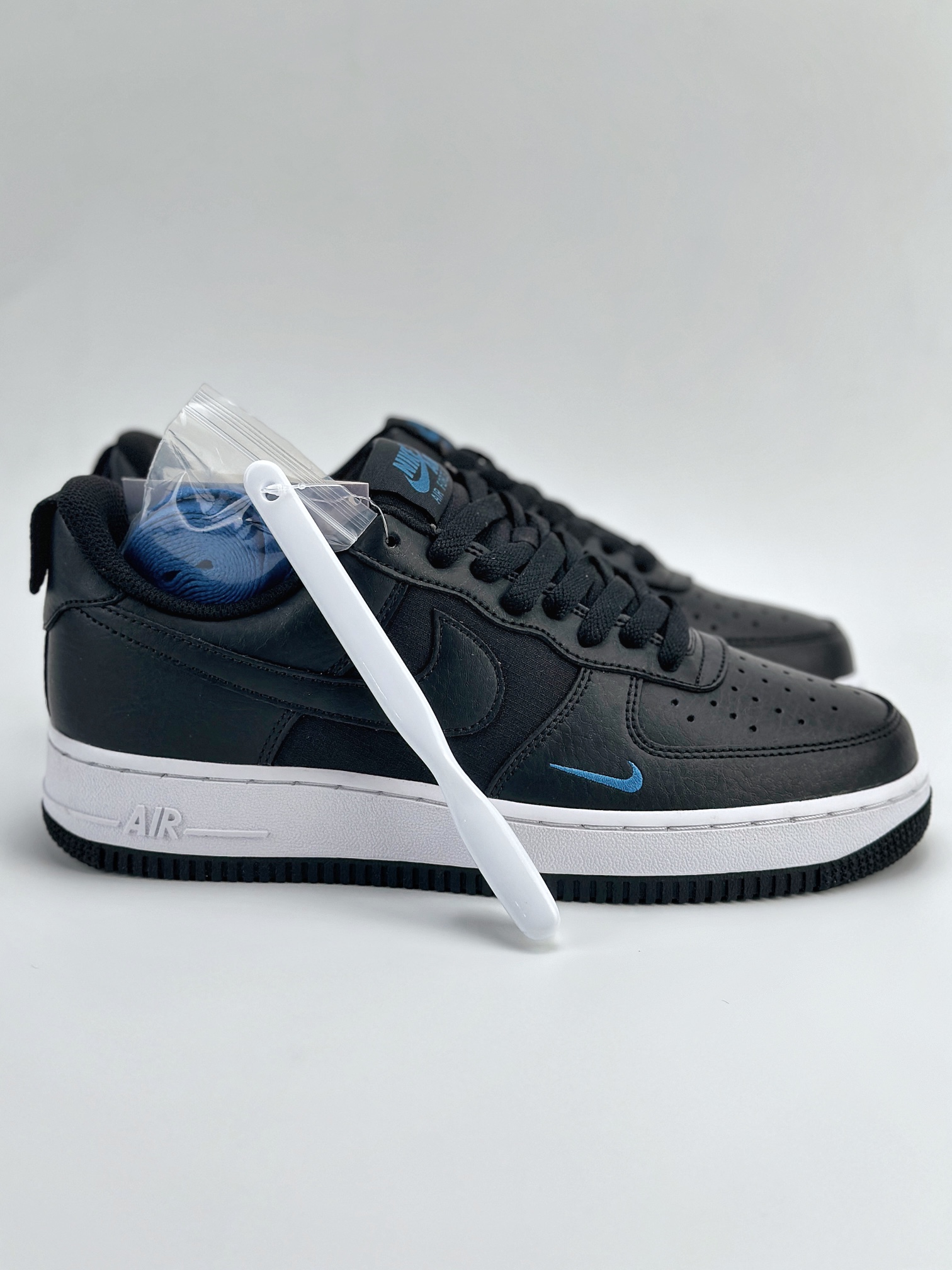 Nike Air Force 1 Low 07 黑白蓝小钩 FZ4625-001